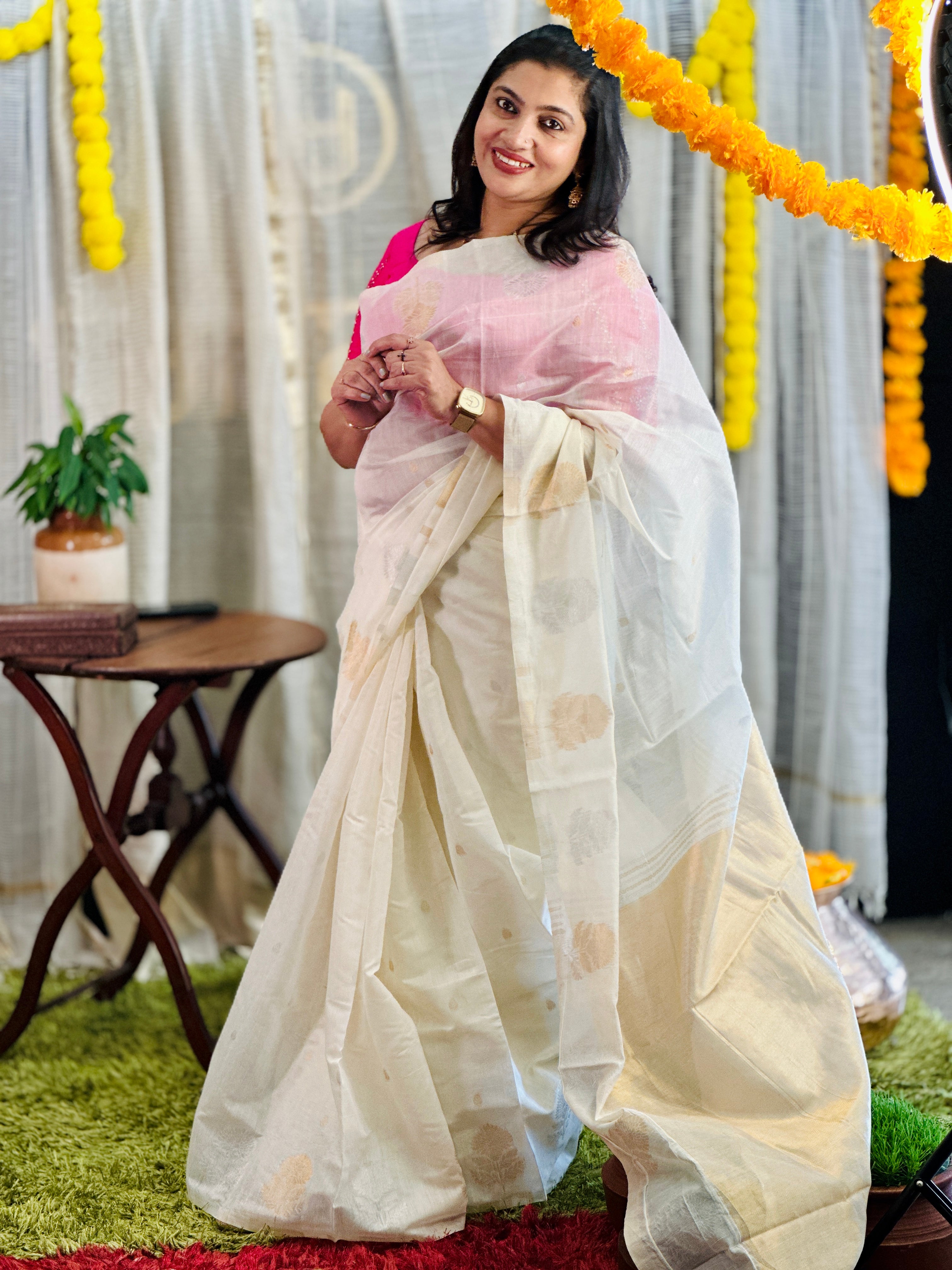 Silver & Golden Zari Floral Patterned Pure Cotton Saree | HT263