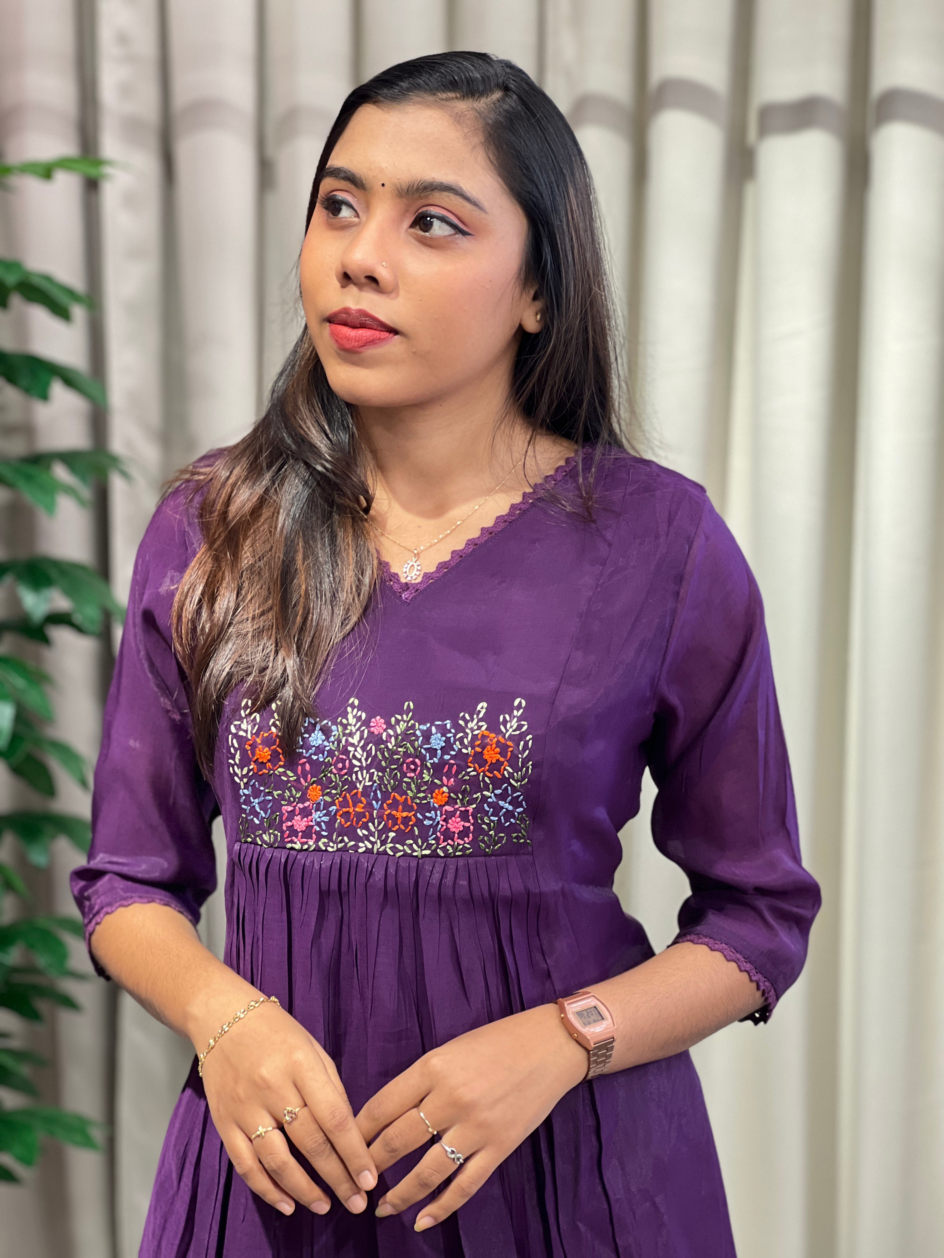 Embroidery Detailed Chanderi Finish Kurta Set | SRF151