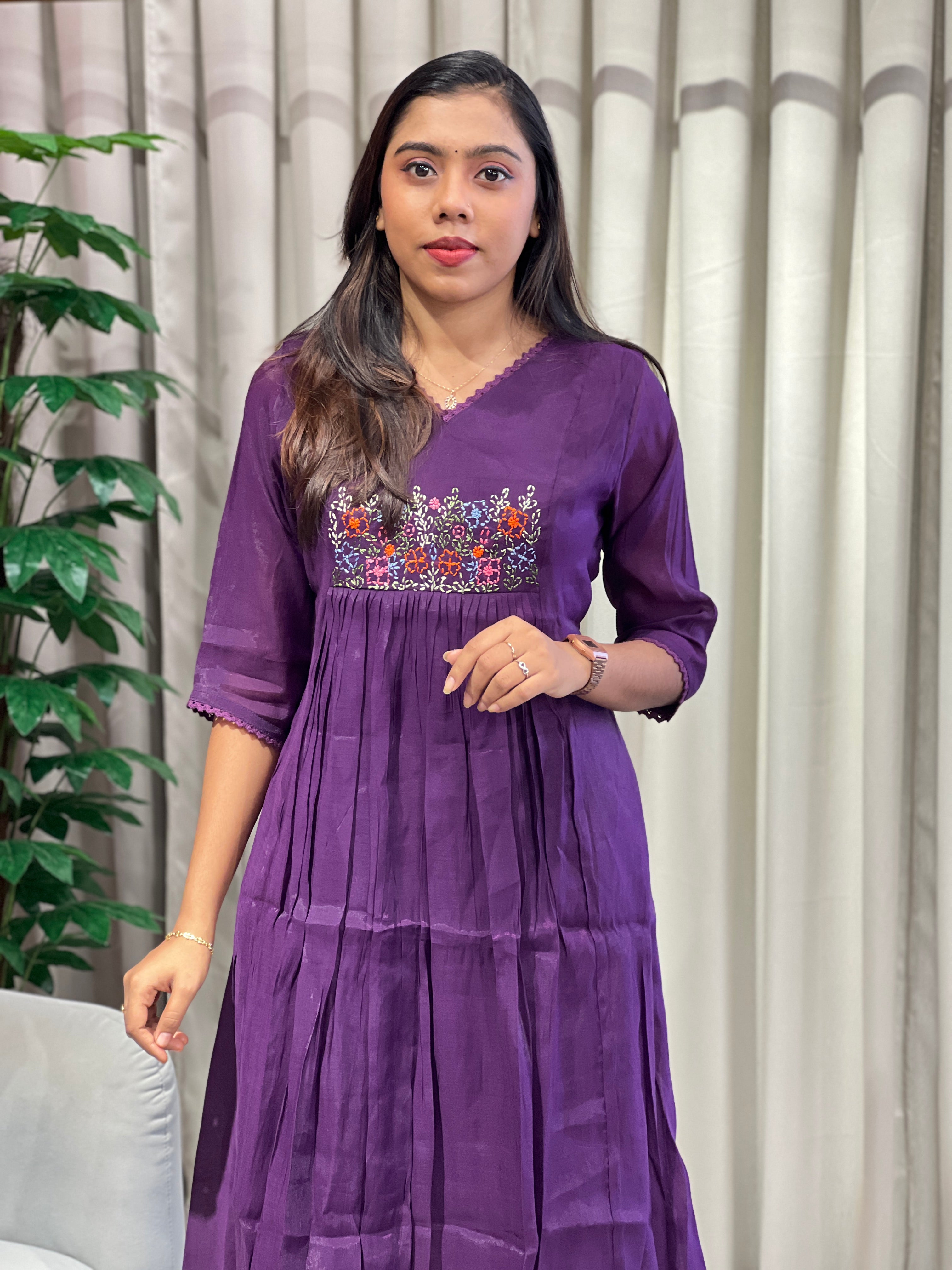 Embroidery Detailed Chanderi Finish Kurta Set | SRF151