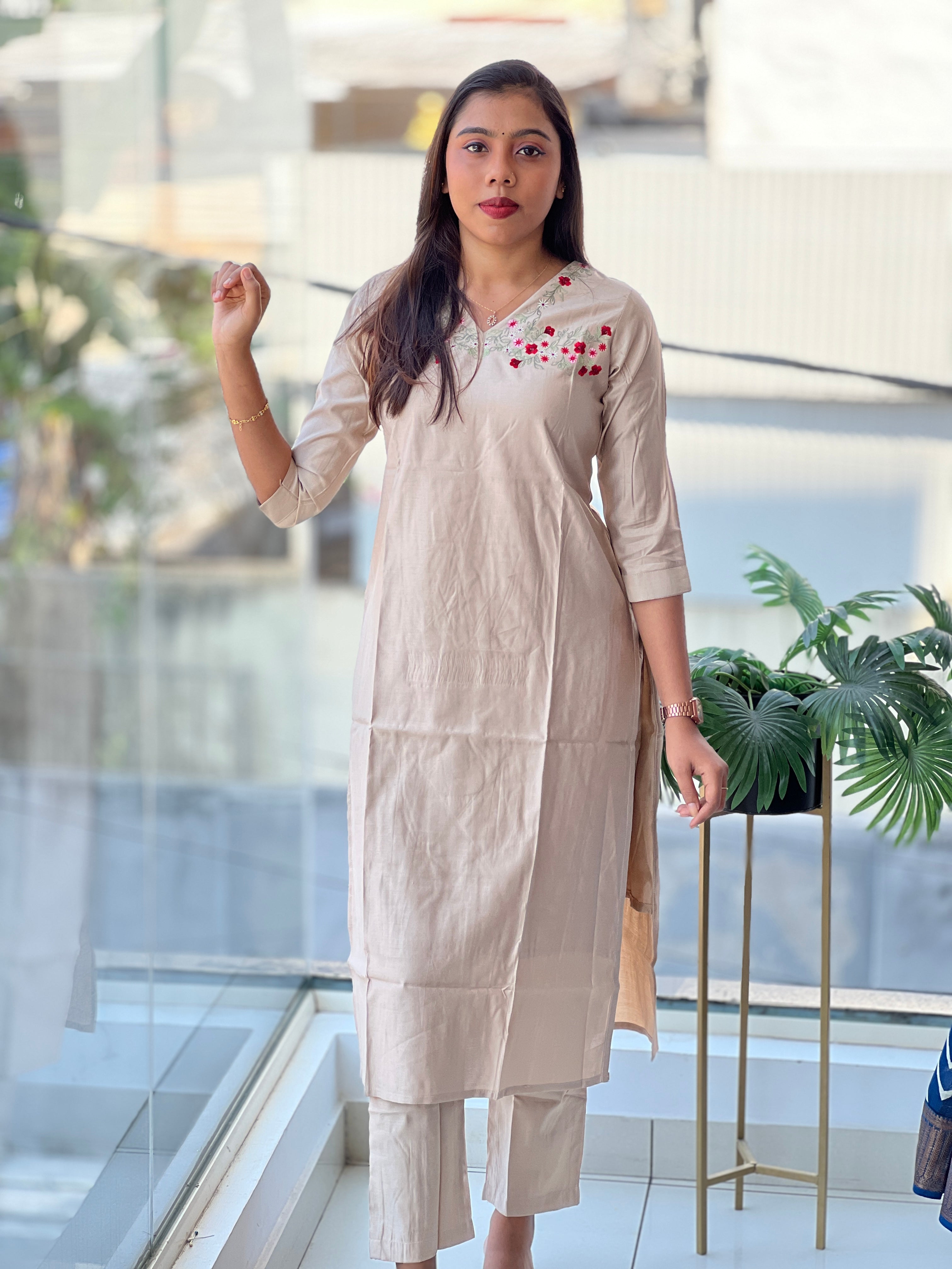 Floral Embroidery Detailed Slub Rayon Kurta Set | SRF165