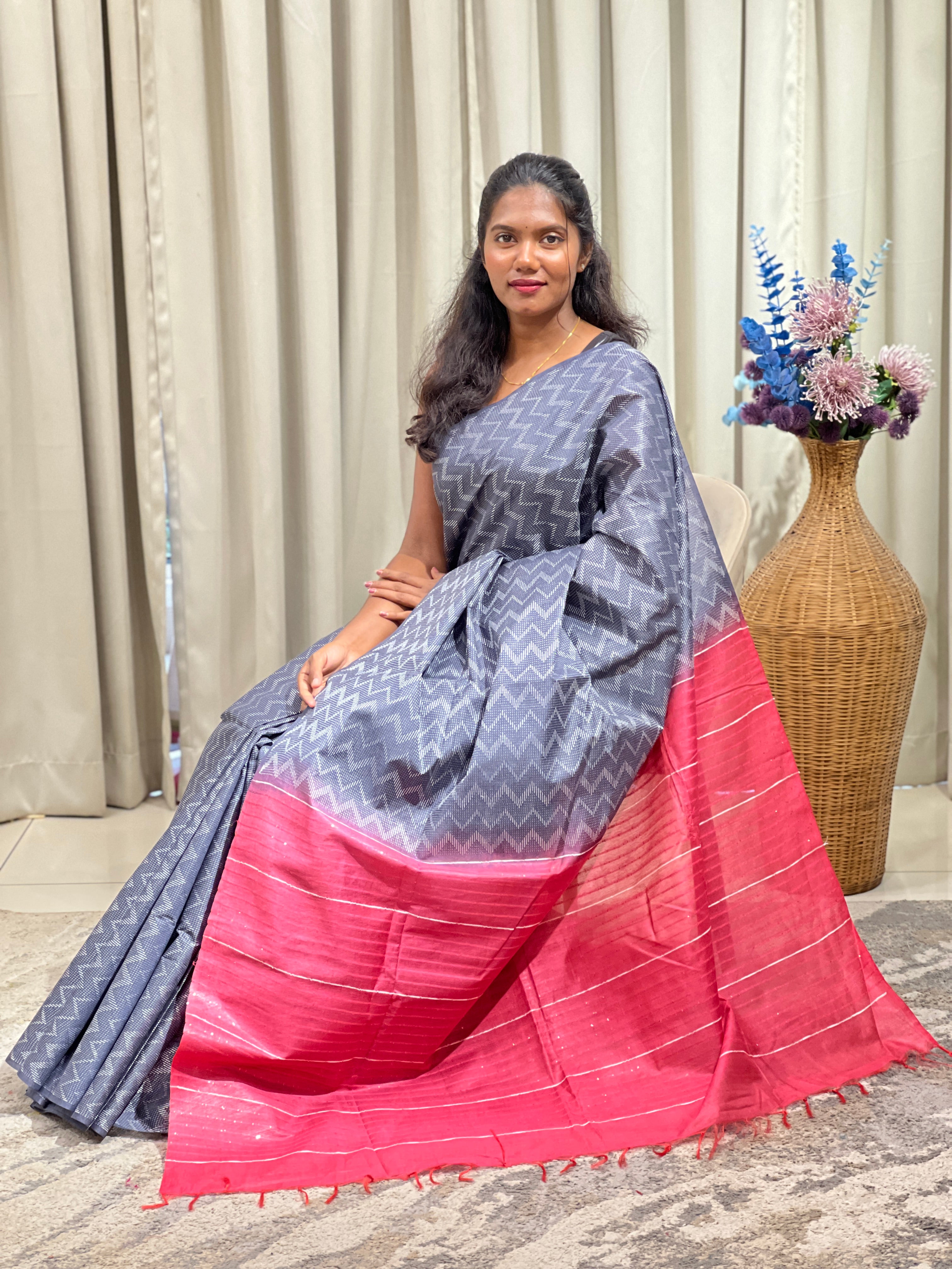 Kantha Weaving With Zig Zag Pattern Bhagalpuri Linen Saree | DLS358