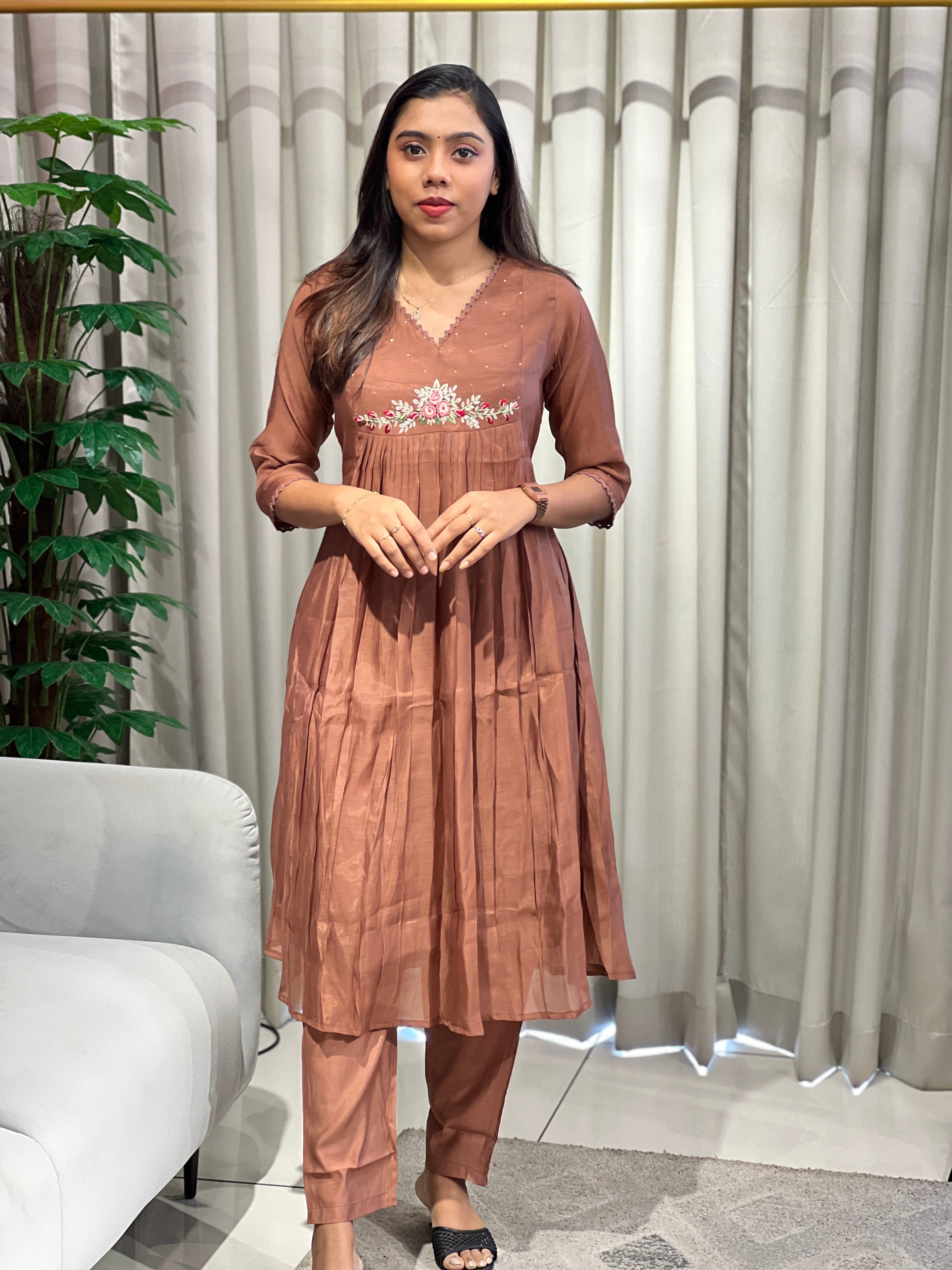 Floral Embroidery Detailed Mul Chanderi Kurta Set | SRF144