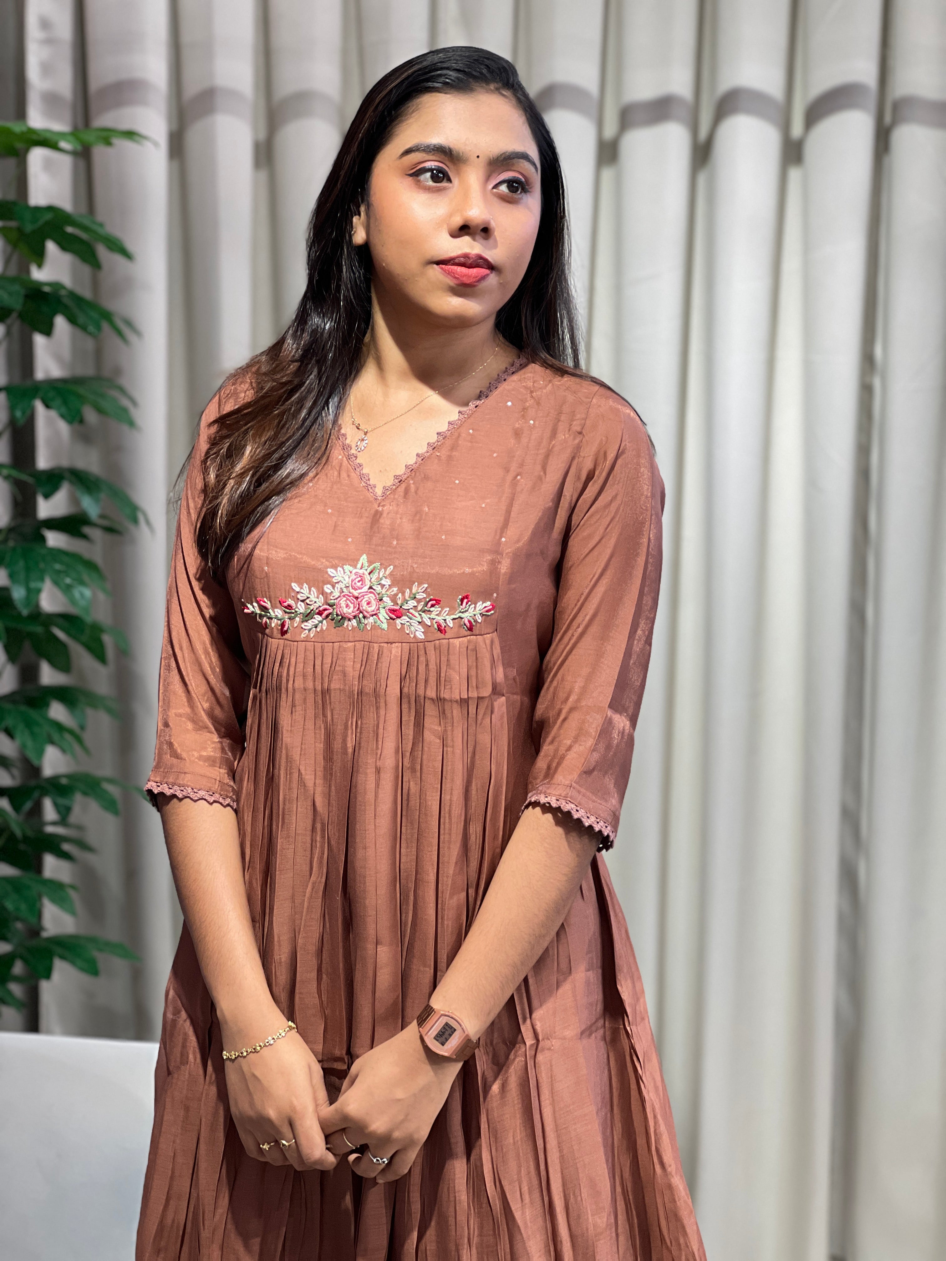 Floral Embroidery Detailed Mul Chanderi Kurta Set | SRF144