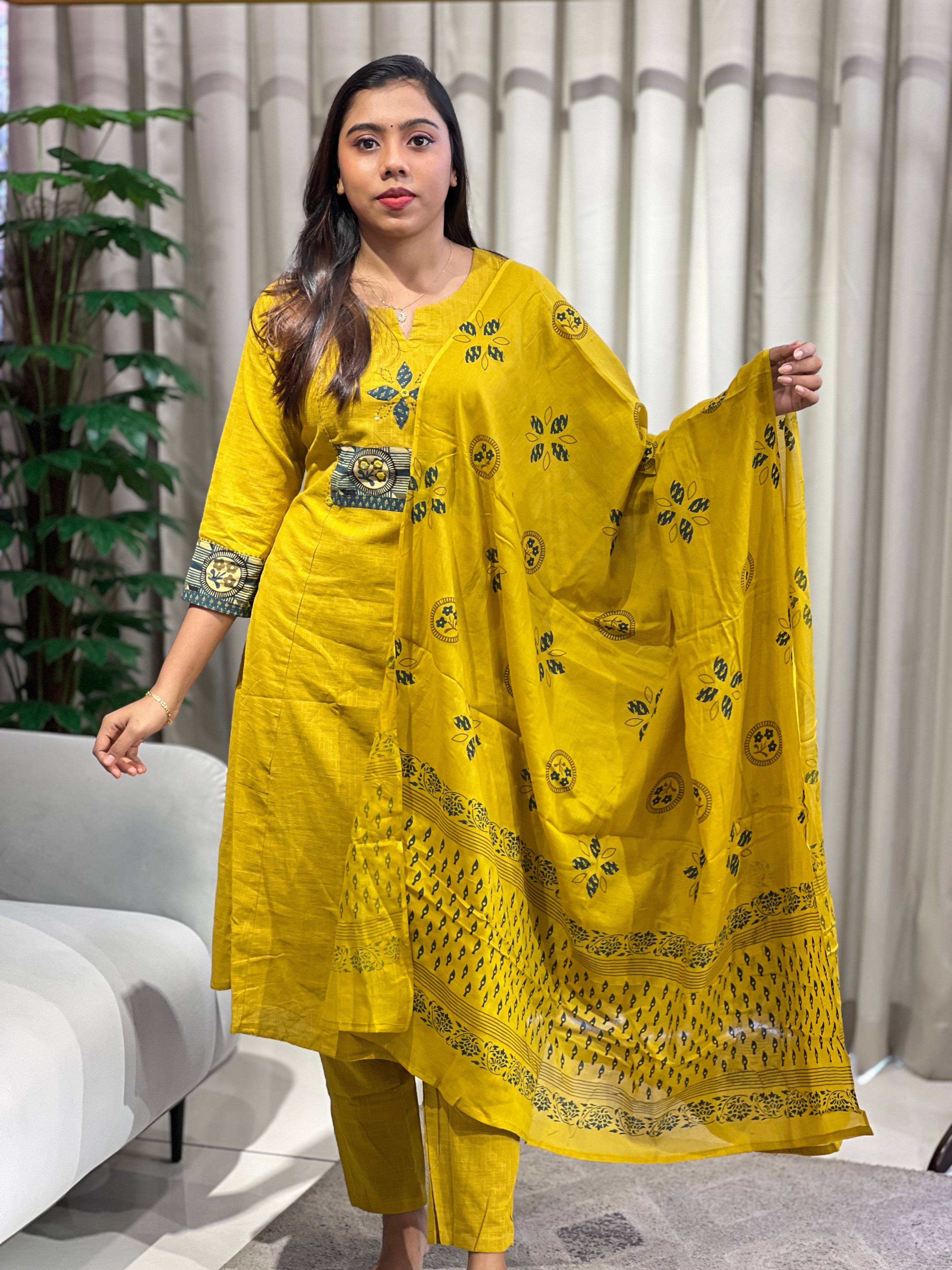 Patch Work Detailed Linen Cotton Kurta Set | SRF160