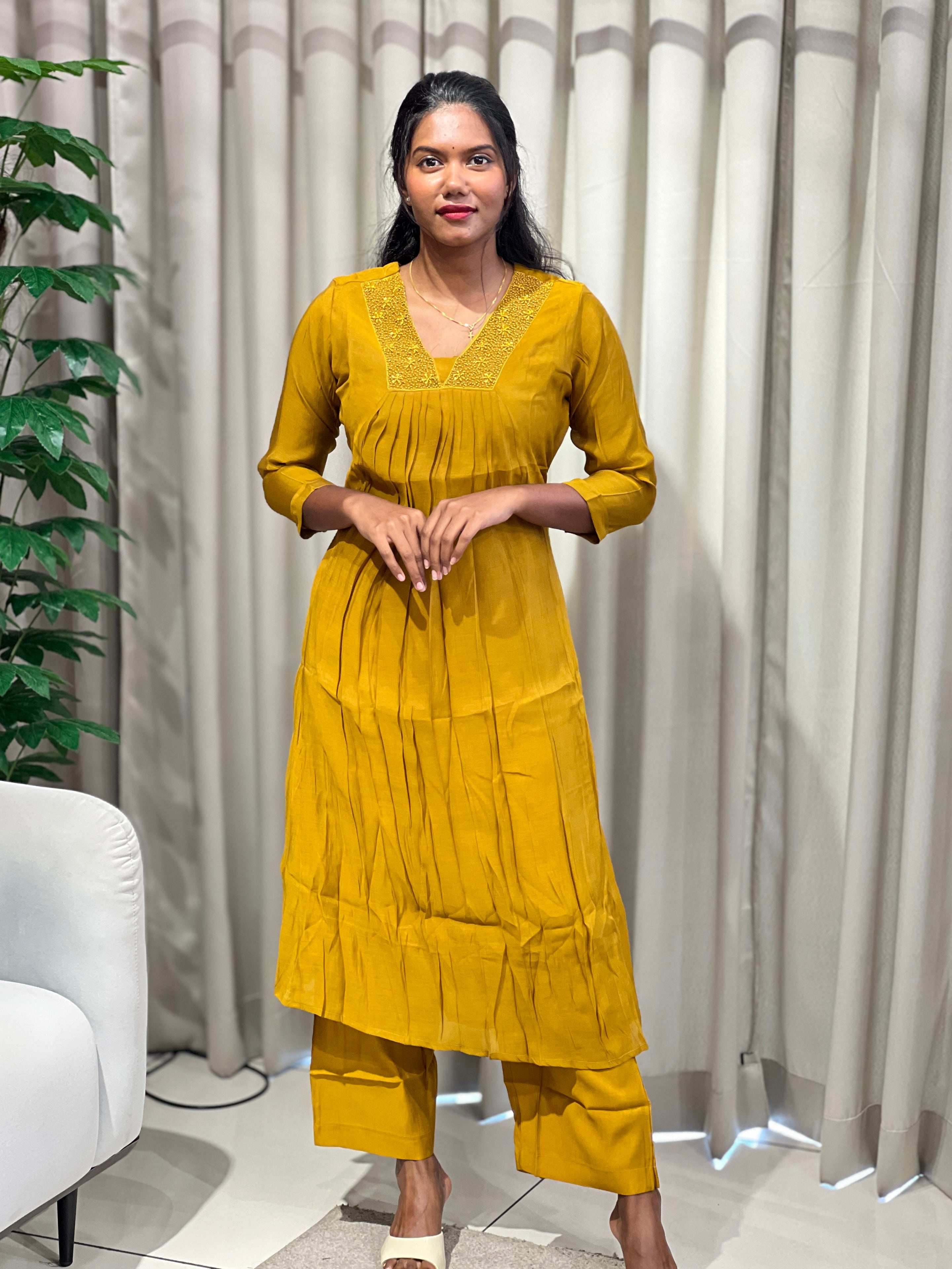 Gathering Detailed Mul Chanderi Kurta Set | SRF175