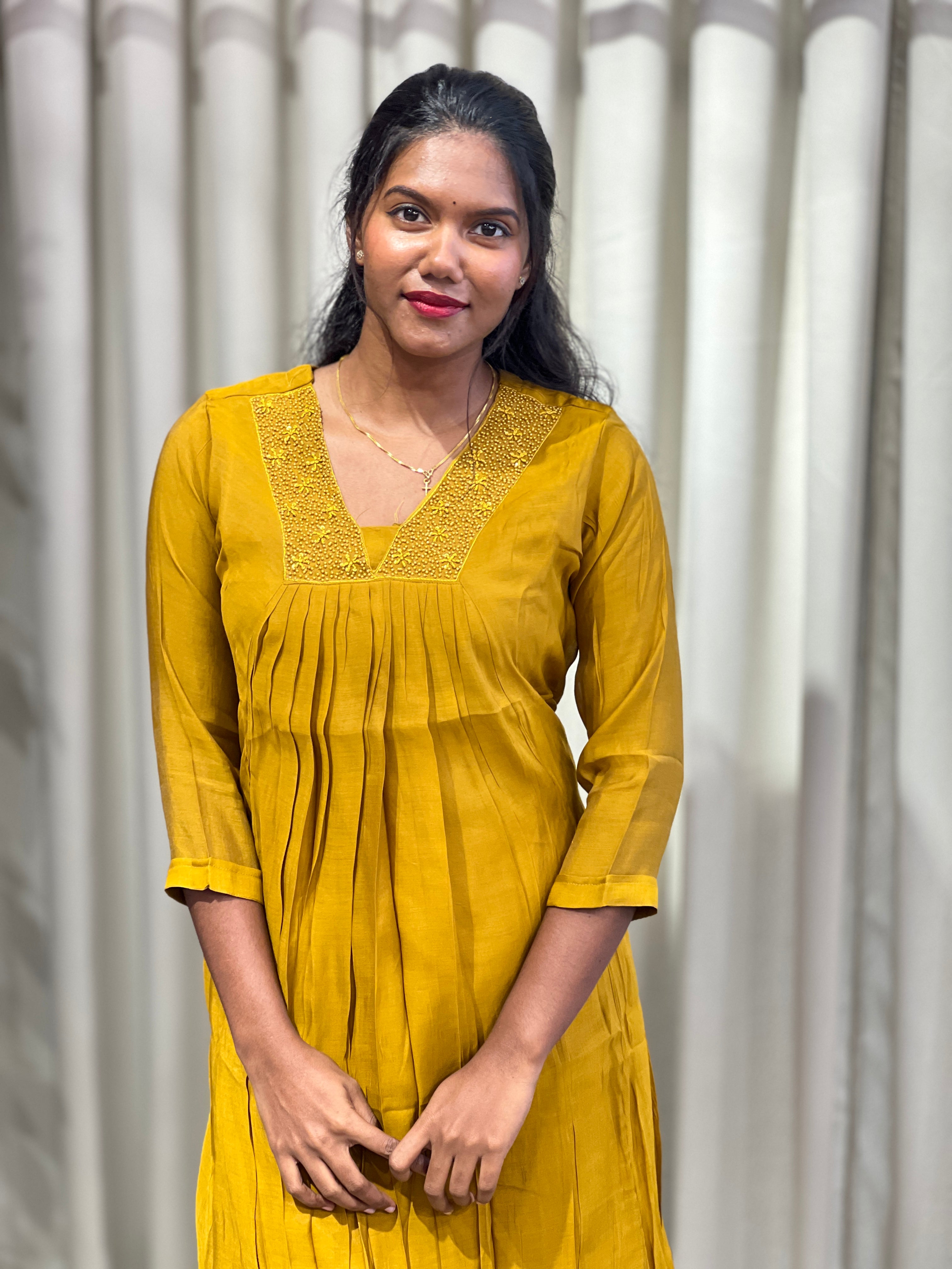 Gathering Detailed Mul Chanderi Kurta Set | SRF175