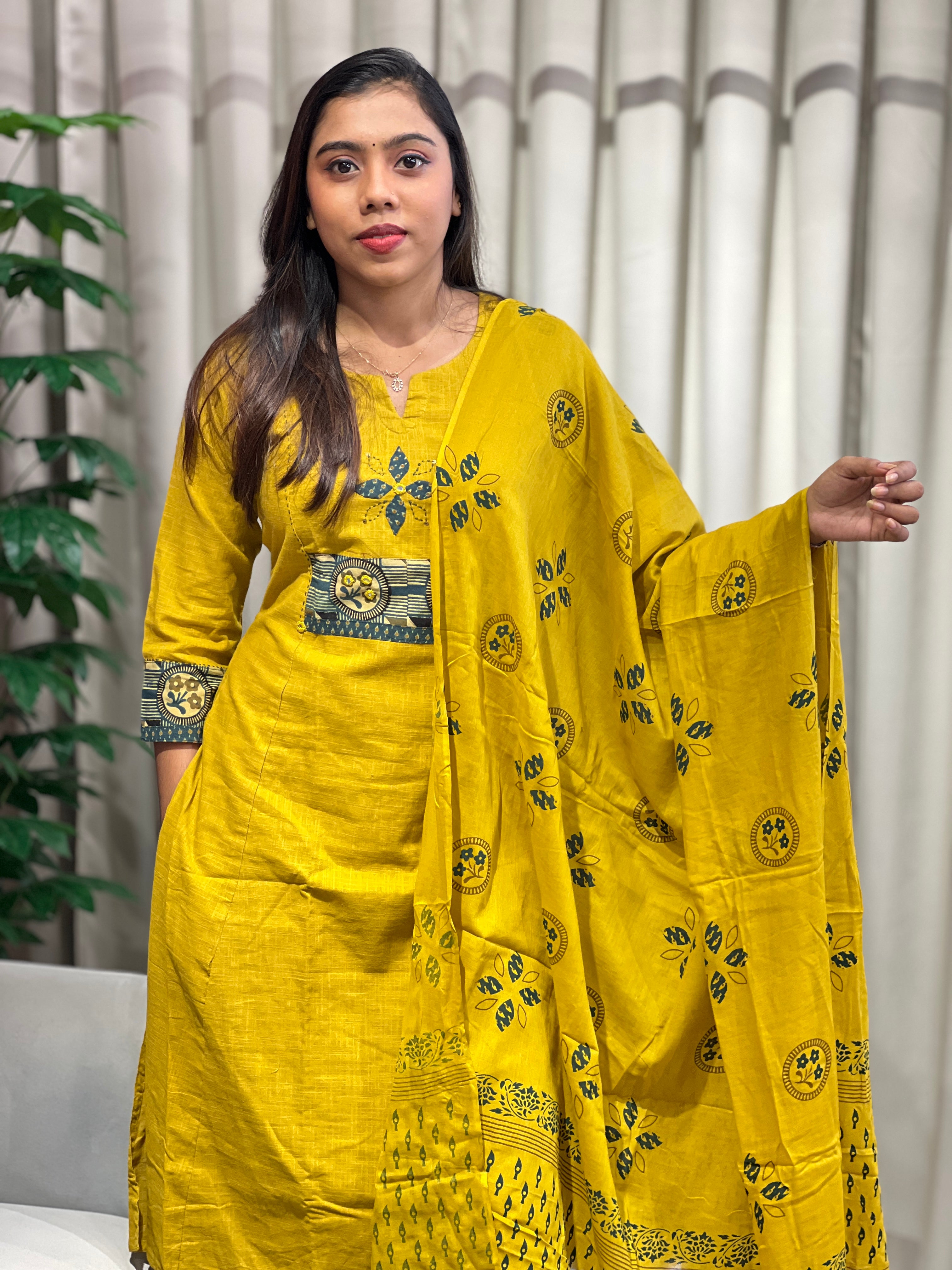 Patch Work Detailed Linen Cotton Kurta Set | SRF160