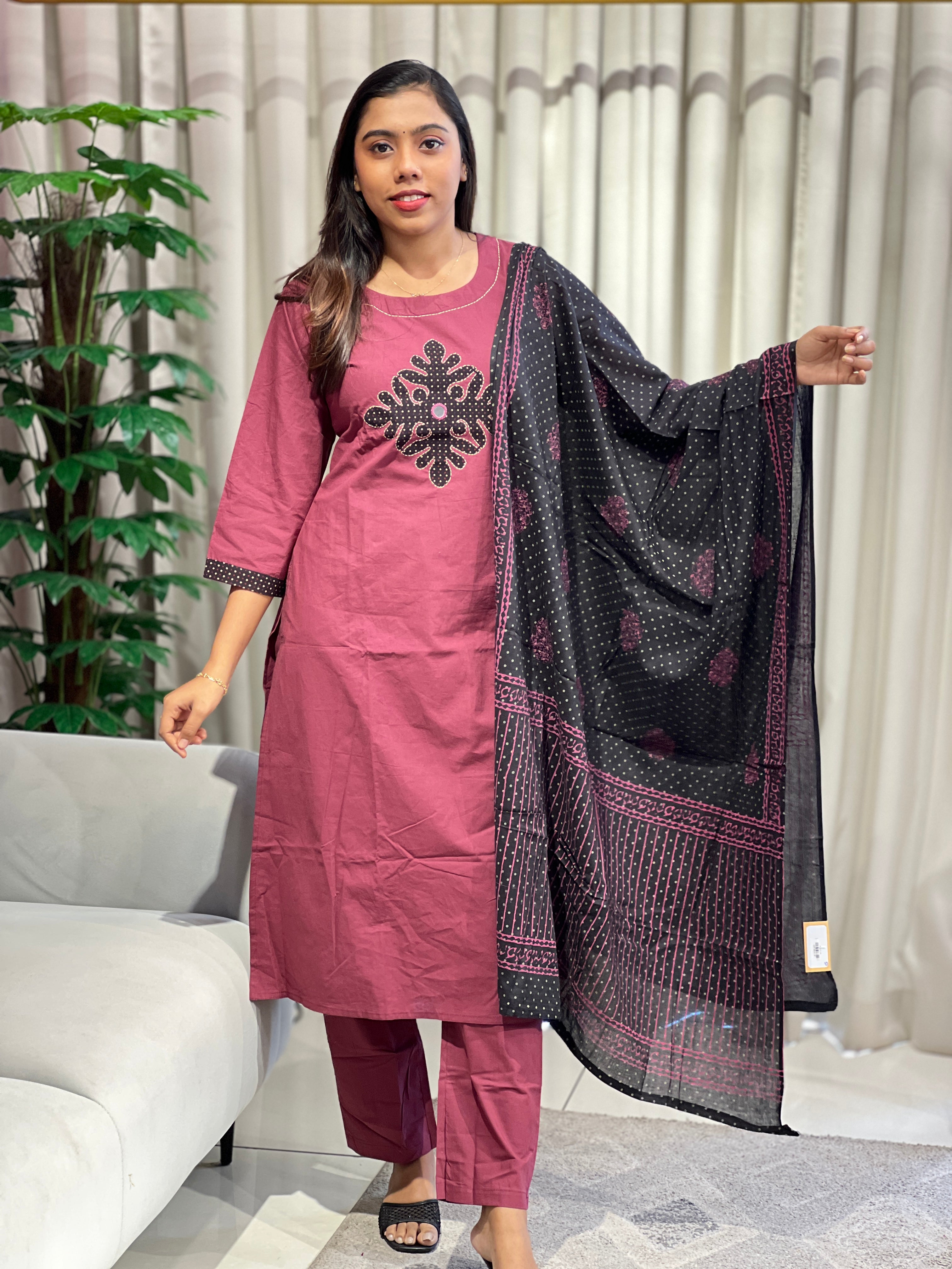 Printed Applique Detailed Cotton Kurta Set | SRF156