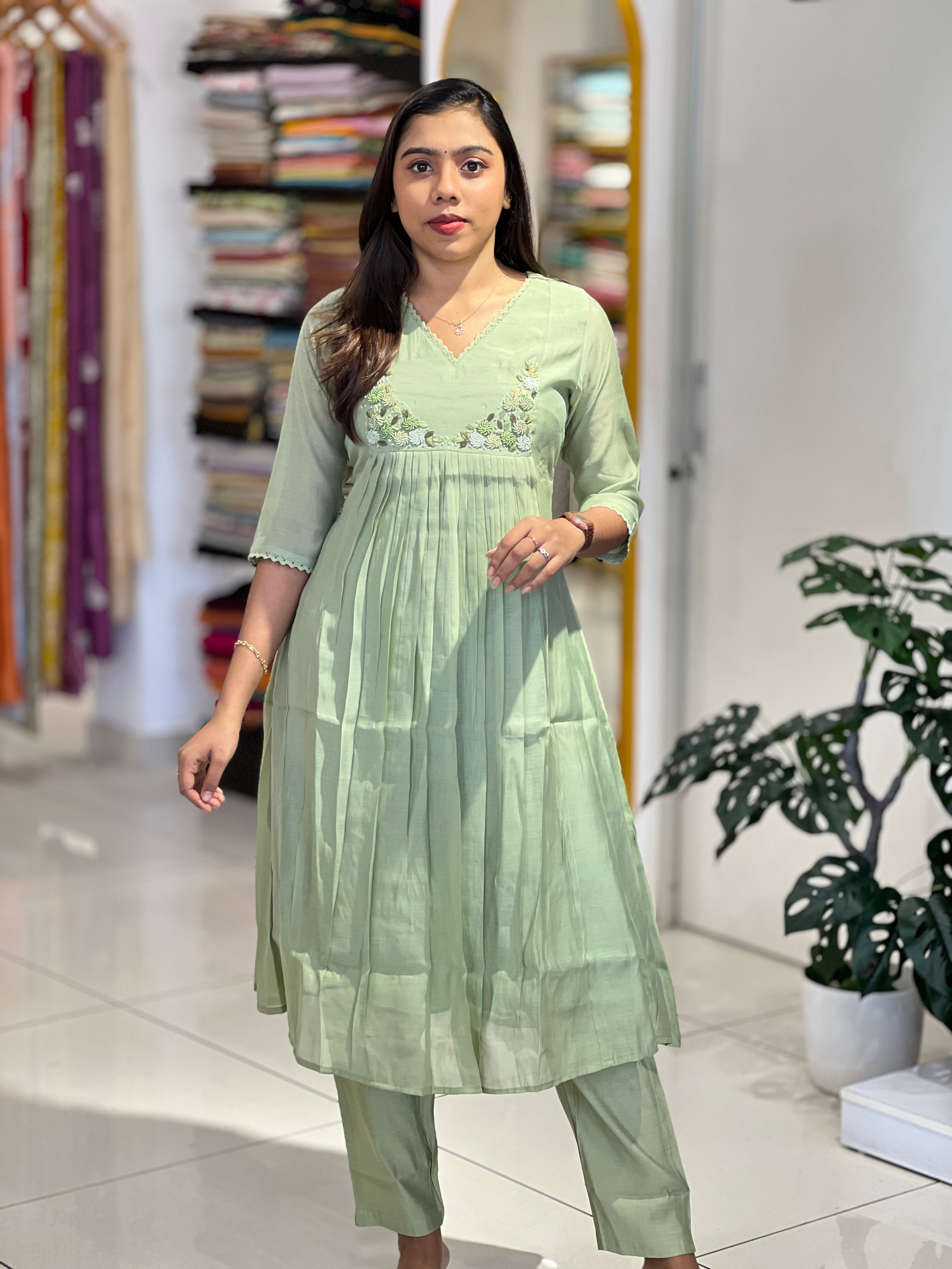 Hand Embroidery Detailed Mul Chanderi Kurta Set | SRF142