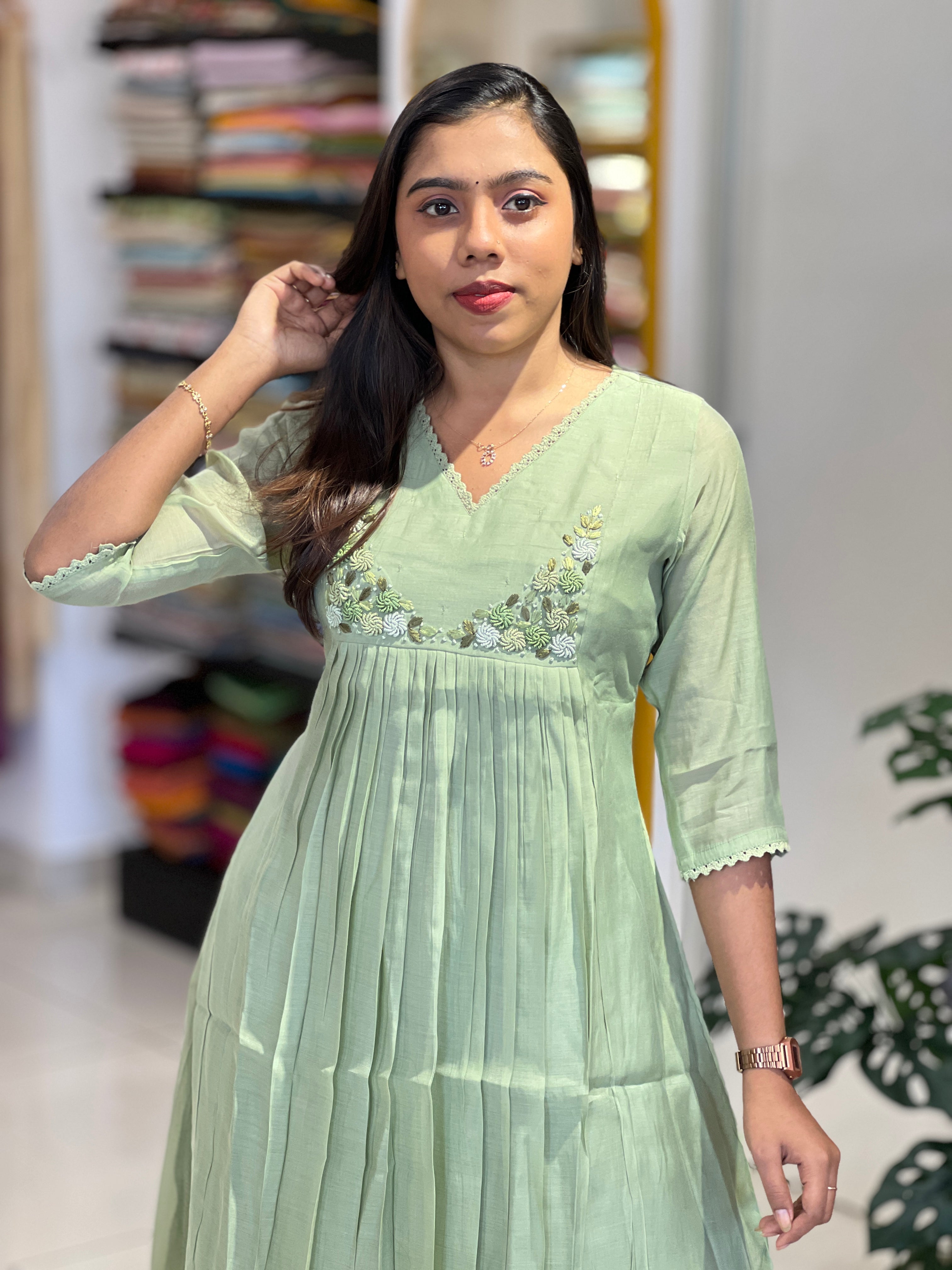 Hand Embroidery Detailed Mul Chanderi Kurta Set | SRF142