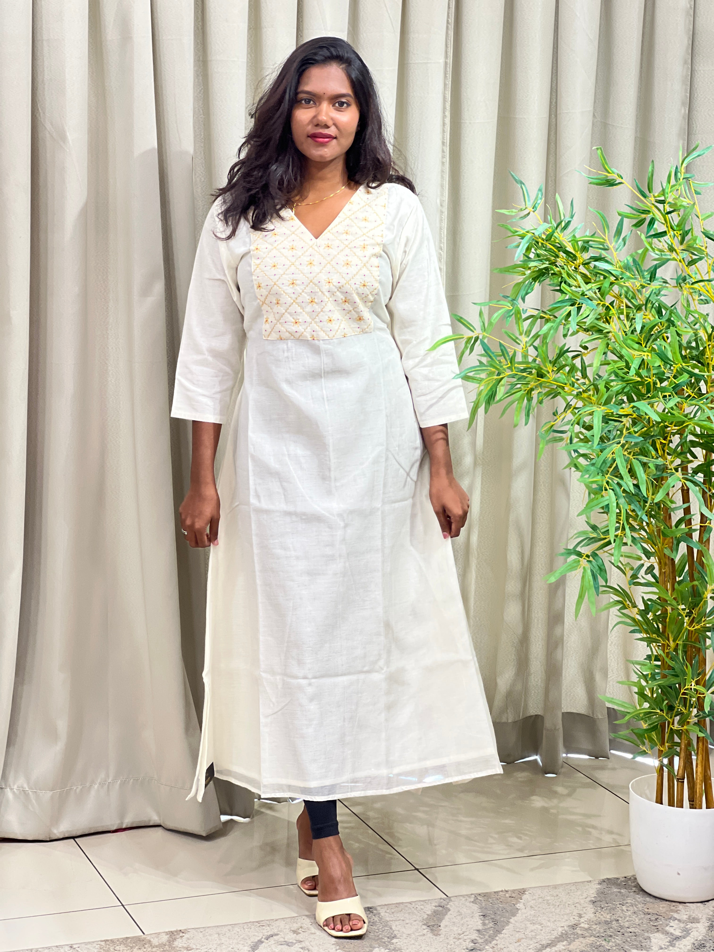 Floral Embroidered Chanderi Kurta | DN803