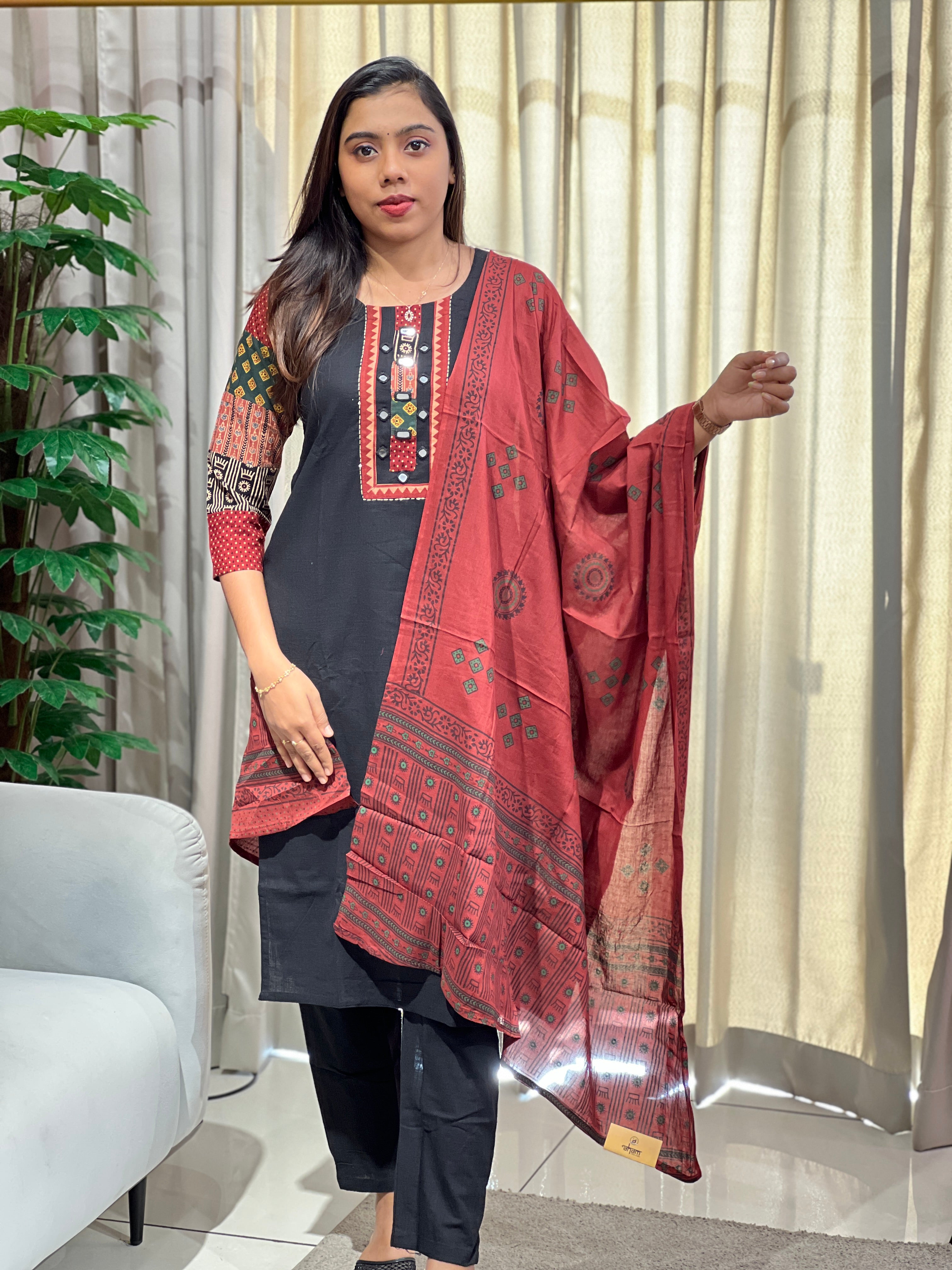 Printed Patch Detailed Linen Cotton Kurta Set | SRF158