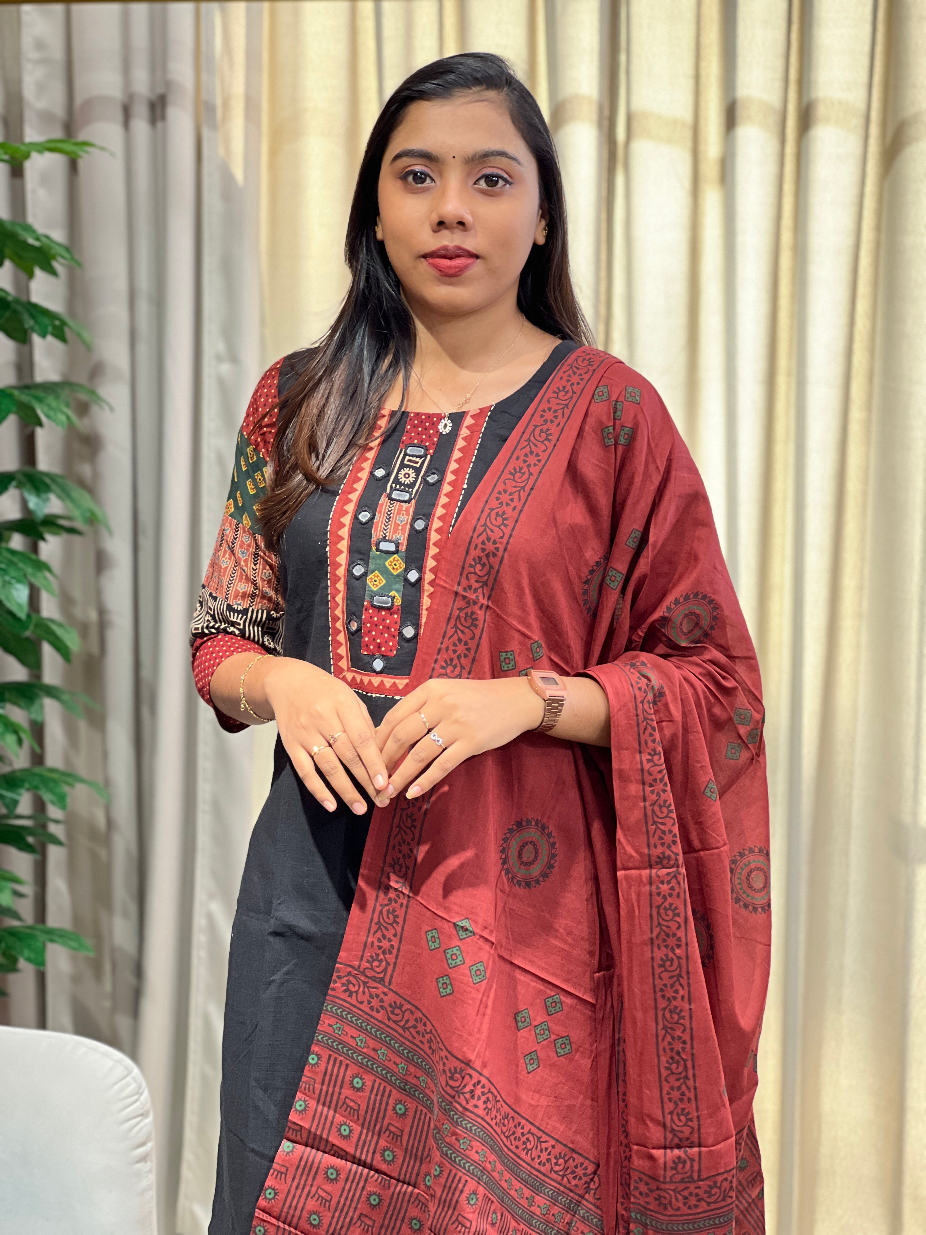 Printed Patch Detailed Linen Cotton Kurta Set | SRF158