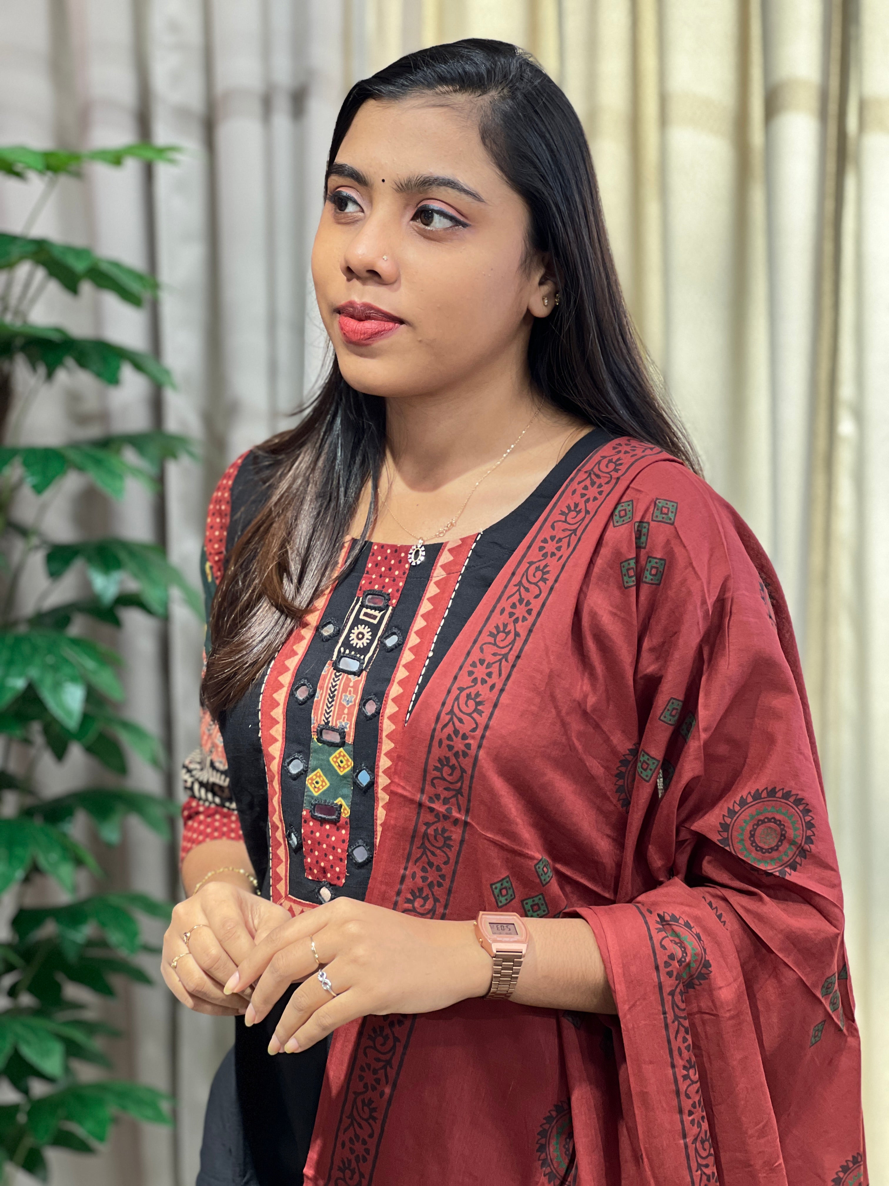 Printed Patch Detailed Linen Cotton Kurta Set | SRF158