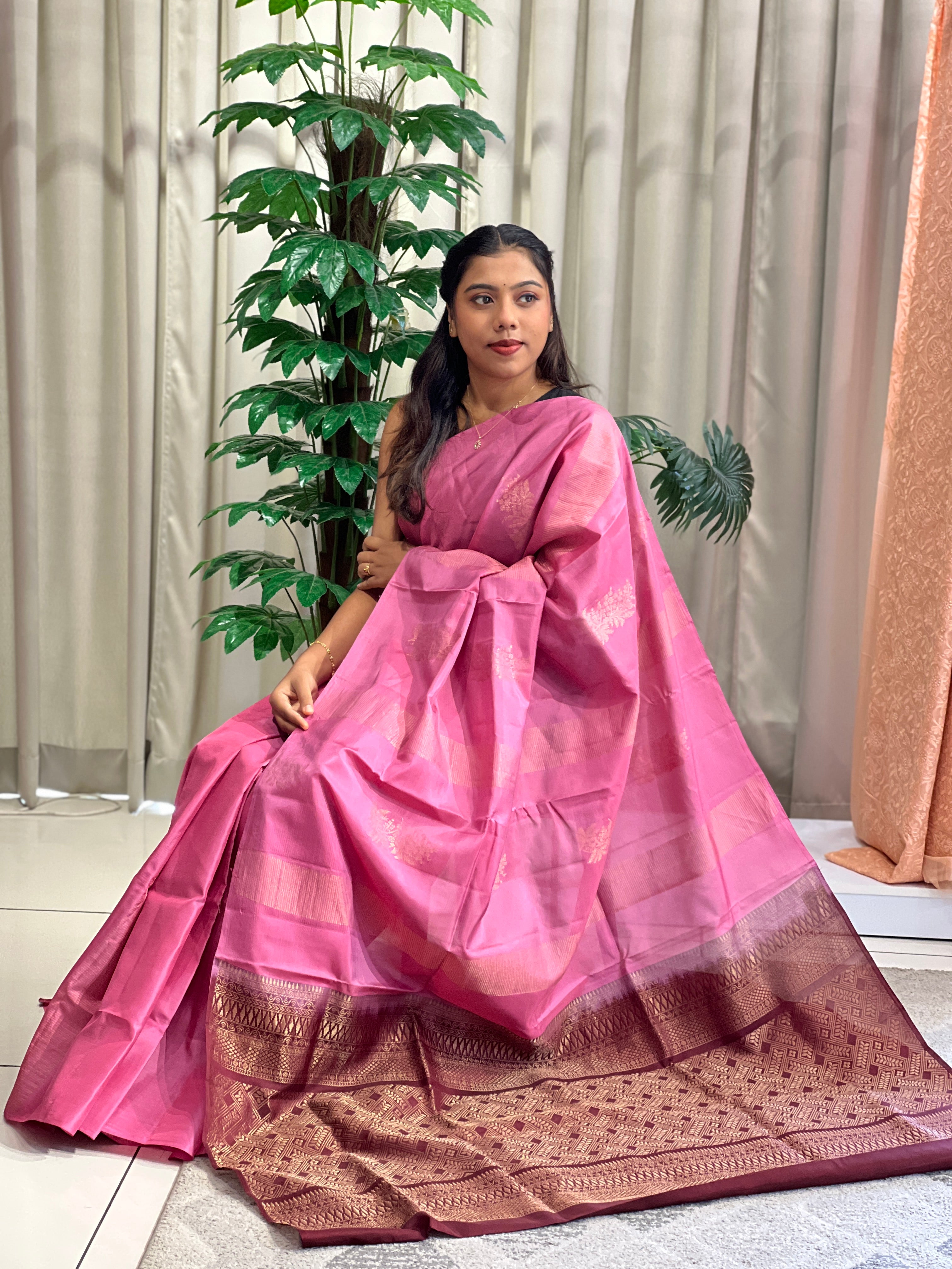 Floral Motifs Wove Soft Silk Saree | KTS210