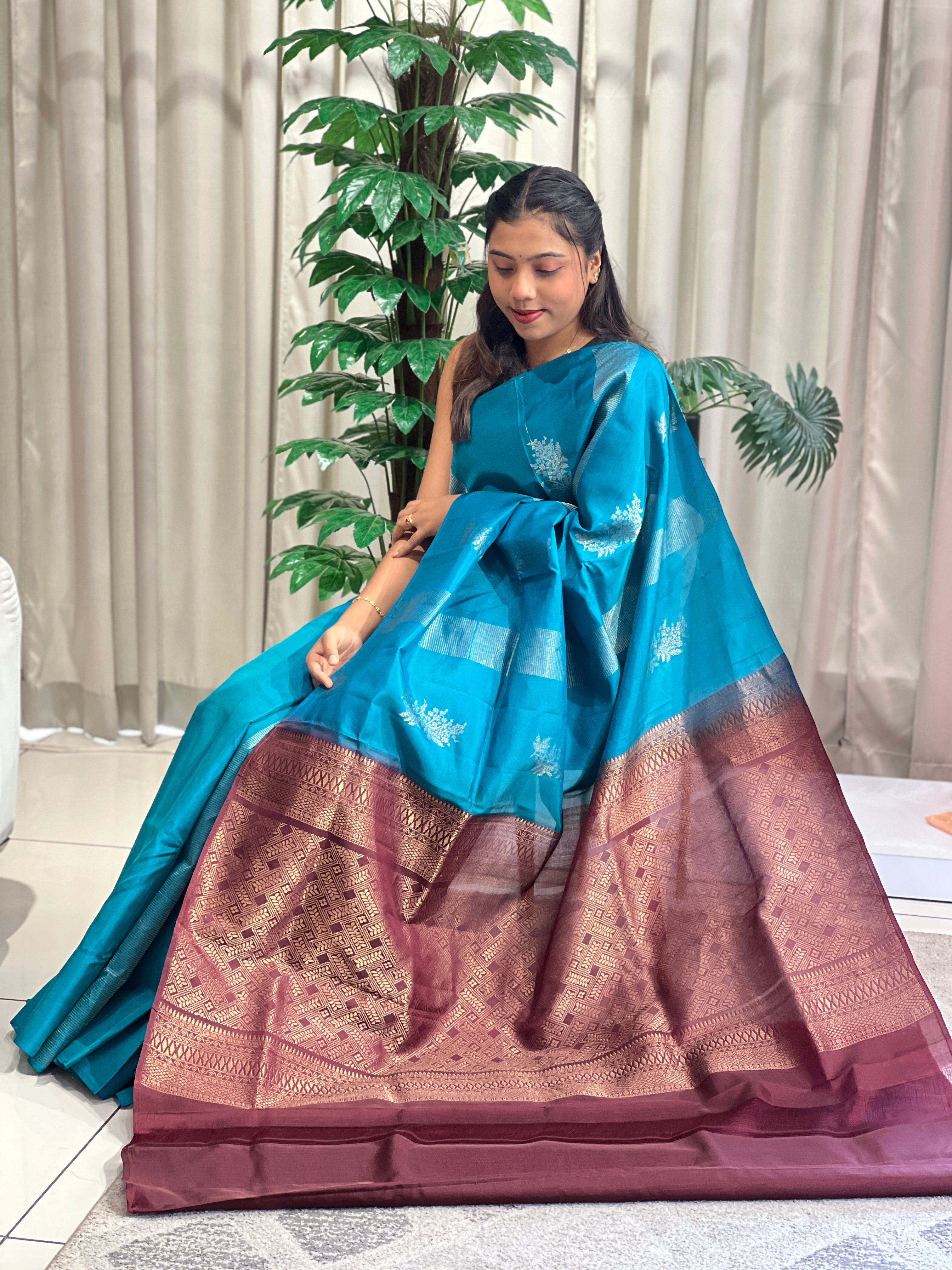 Floral Motifs Wove Soft Silk Saree | KTS208