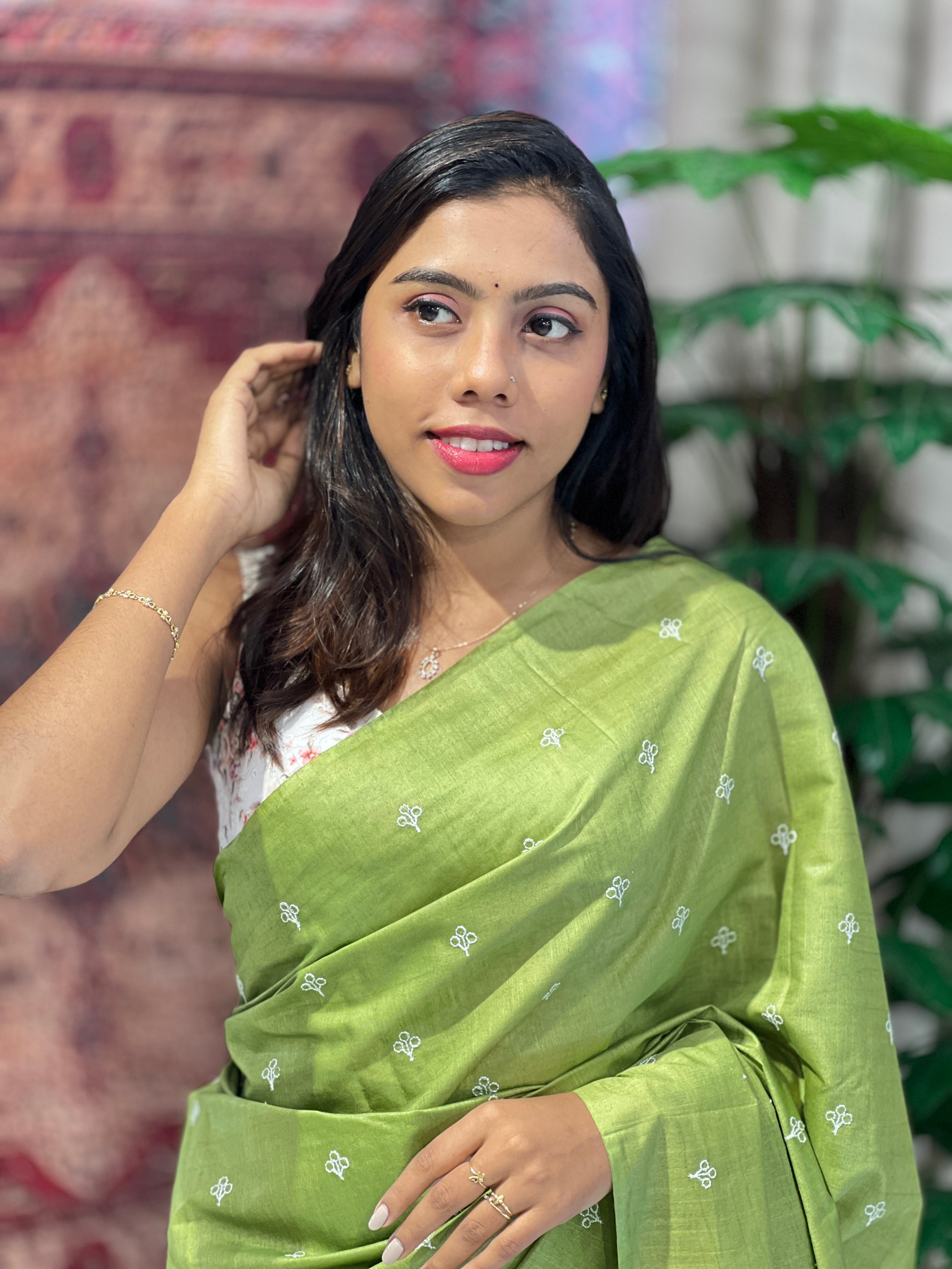 Thread Embroidered Bhagalpuri Linen Saree | NHH447