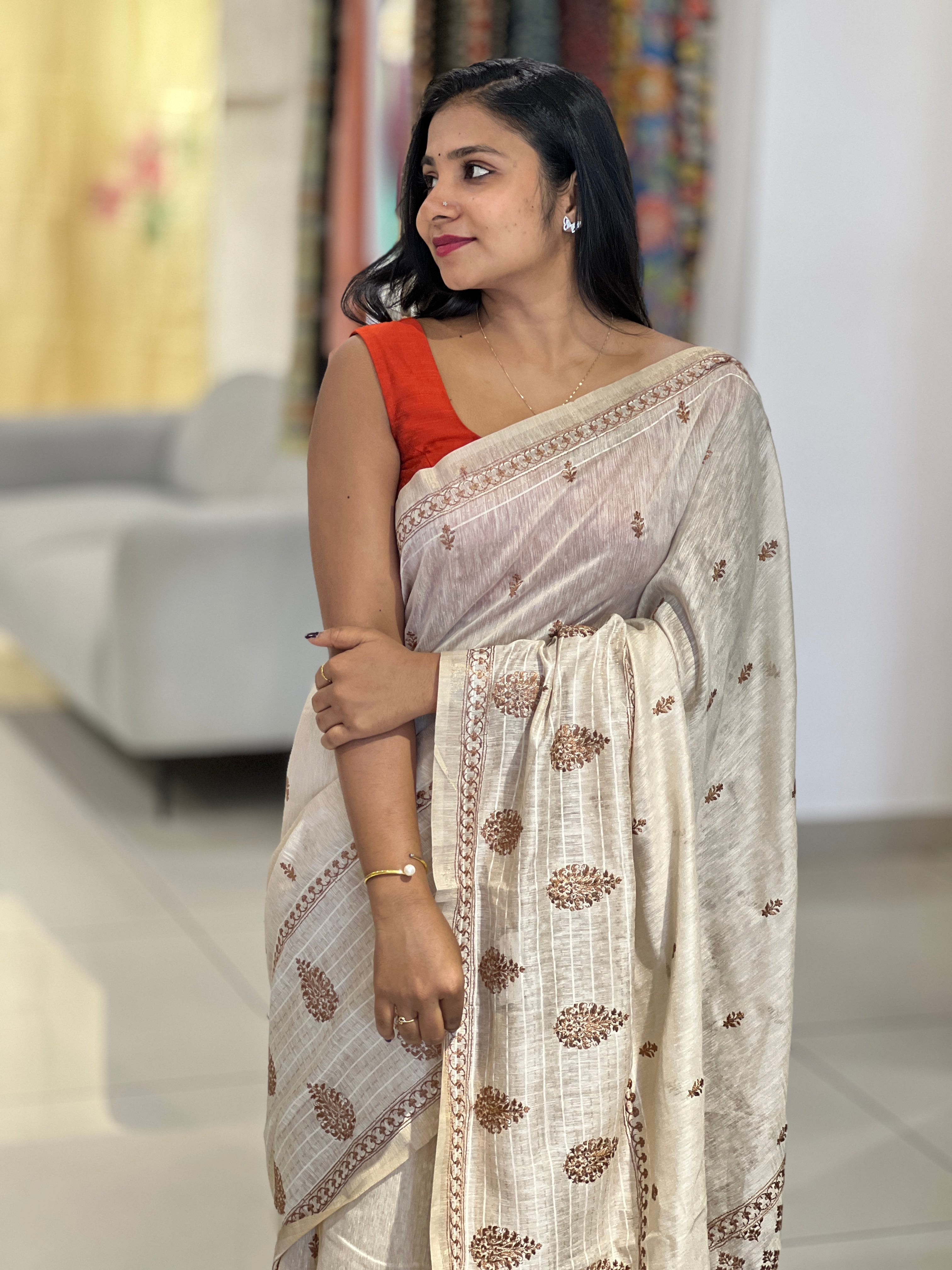Computerized Embroidery Detailed Linen Saree | SSN301