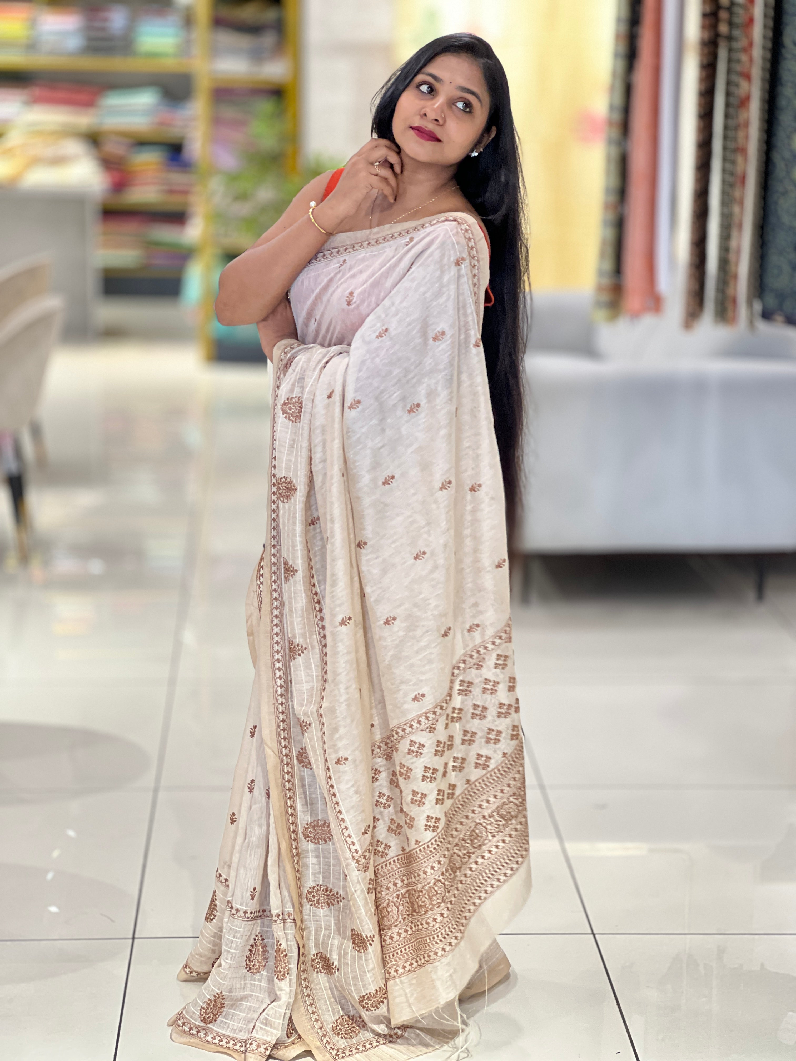 Computerized Embroidery Detailed Linen Saree | SSN301