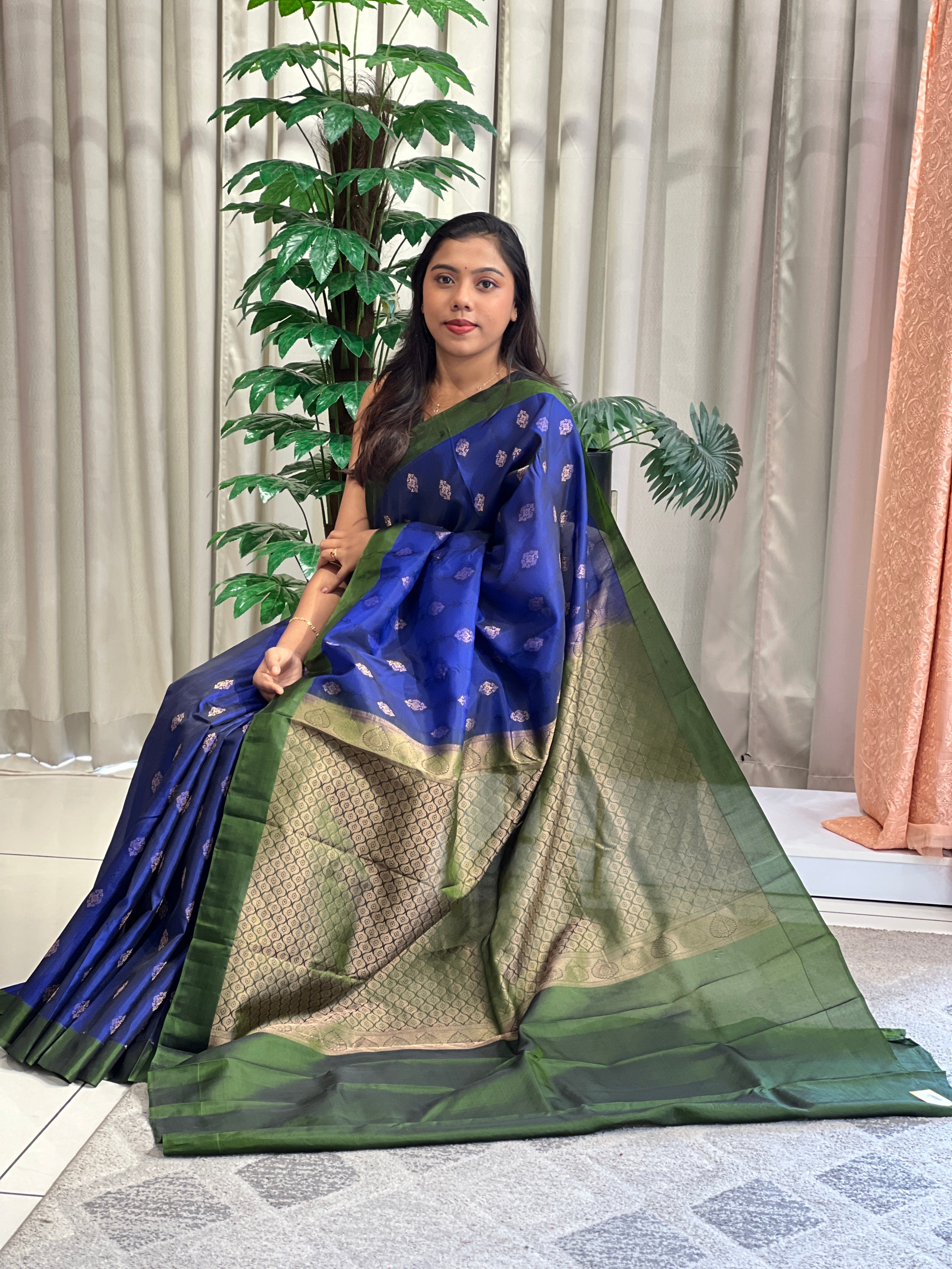 Floral Buta Woven Soft Silk Saree | KTS216