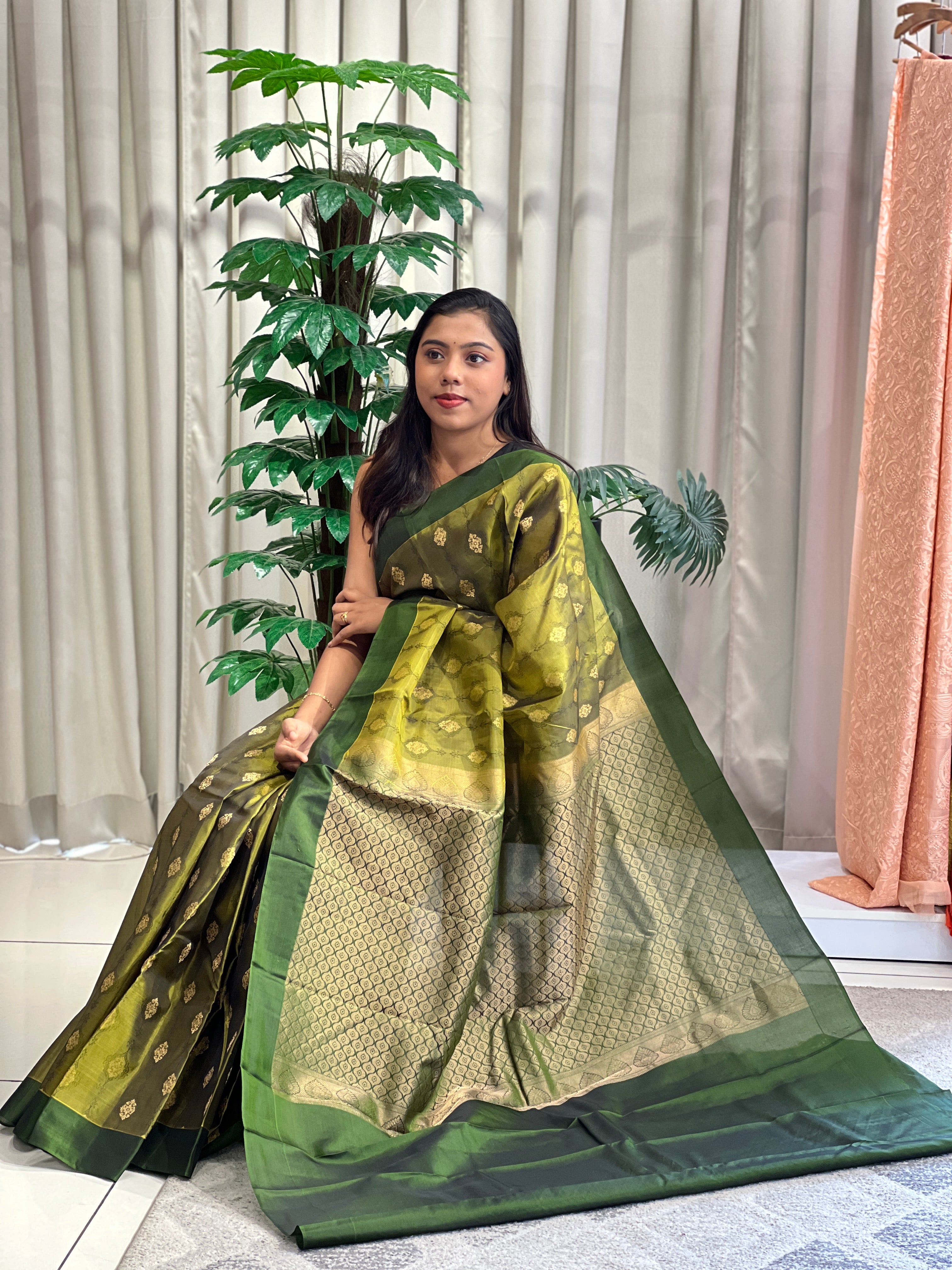 Floral Buta Woven Soft Silk Saree | KTS213
