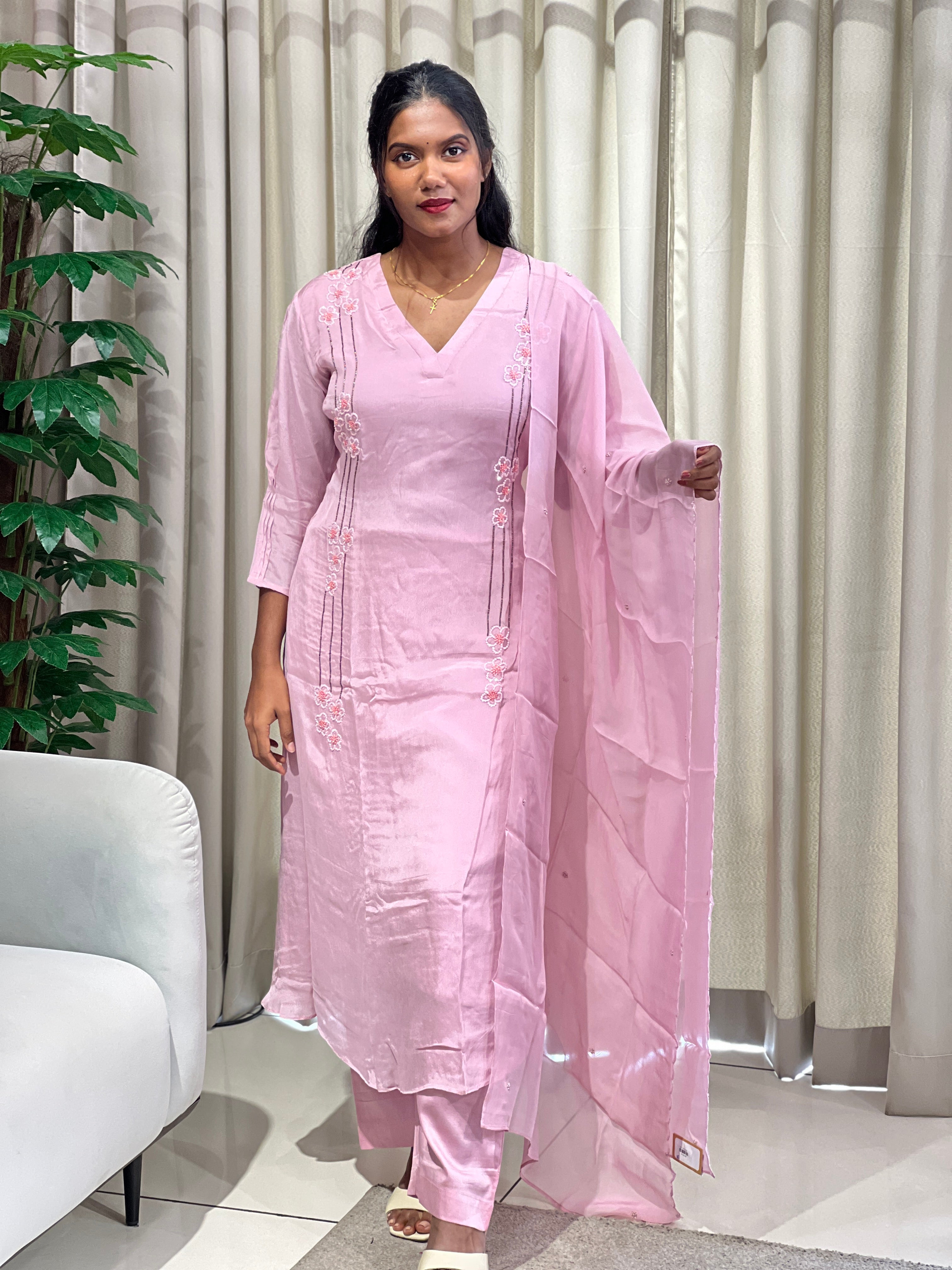 Floral Hand Embroidered Crepe Silk Kurta Set | ELC108