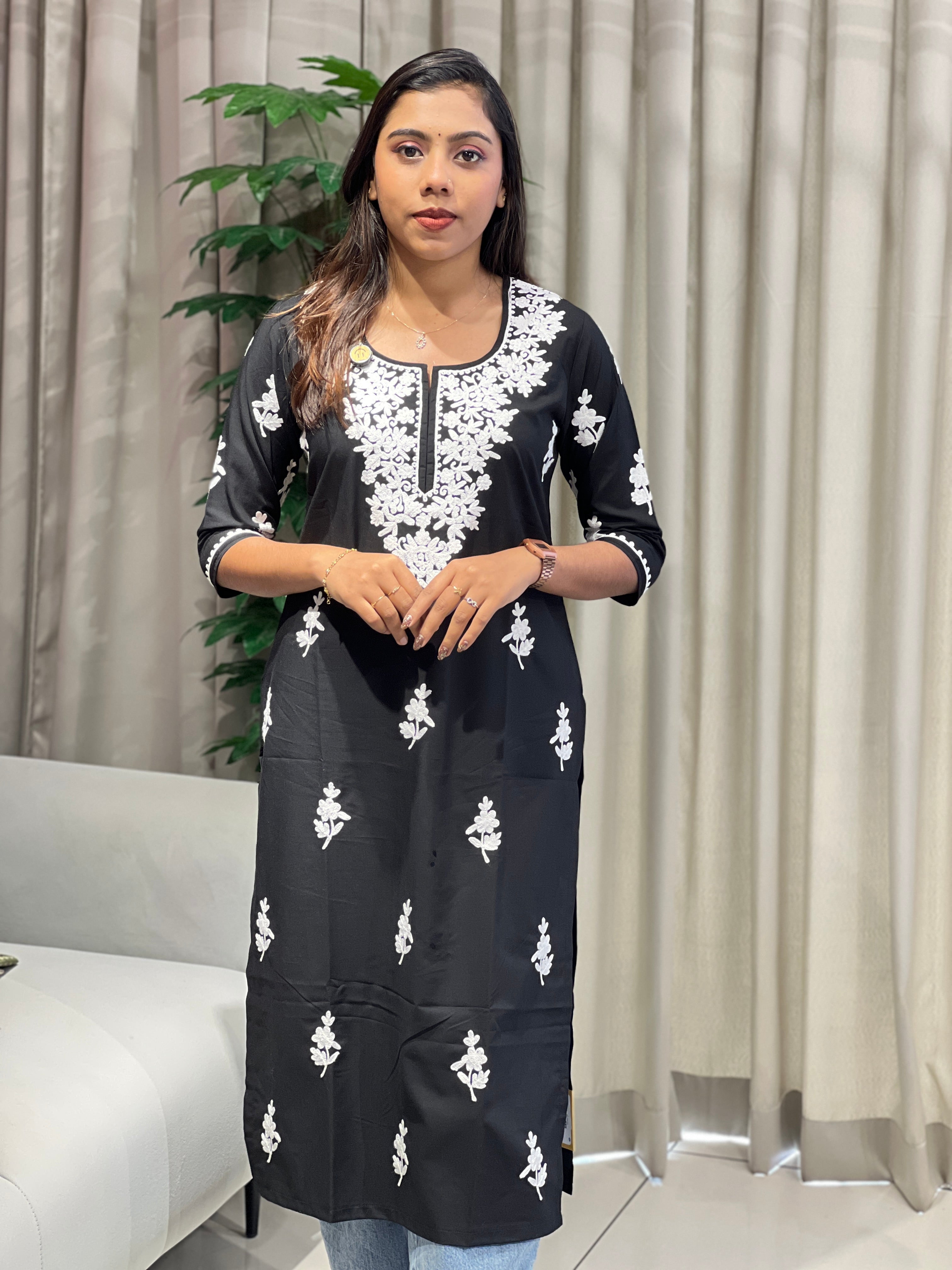 Chikankari Detailed Cotton Blend Kurta | AKE110