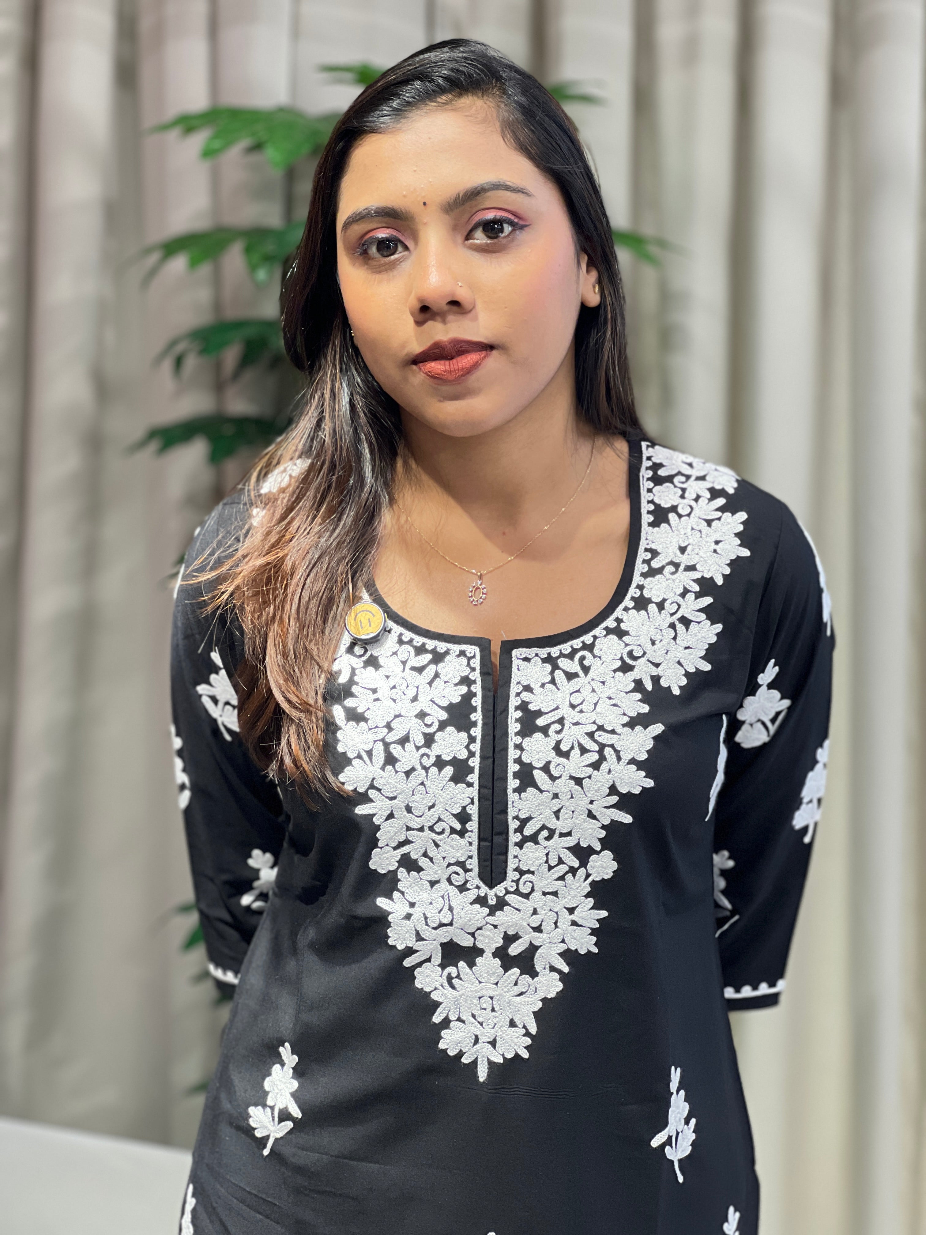 Chikankari Detailed Cotton Blend Kurta | AKE110