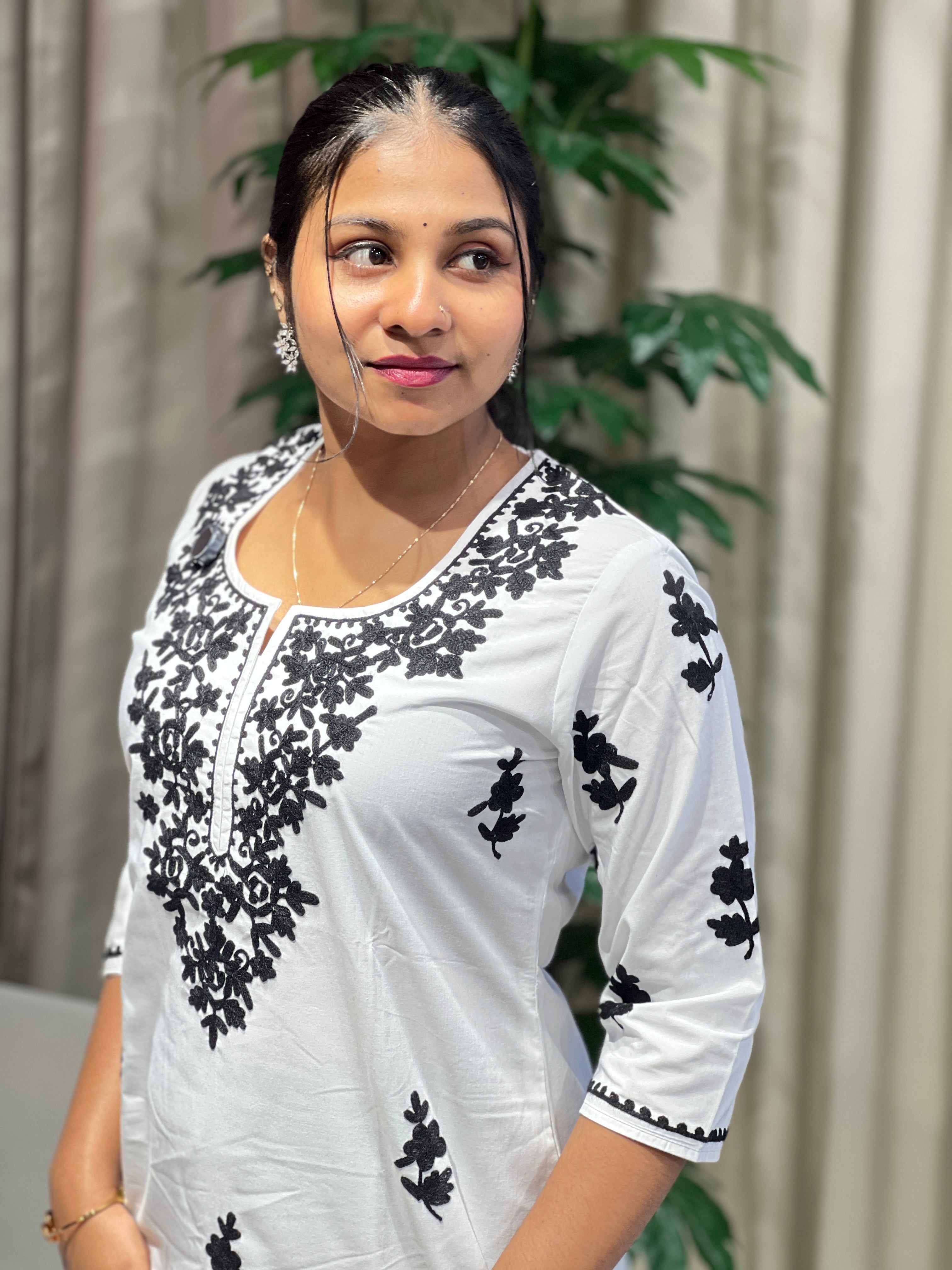 Chikankari Detailed Cotton Blend Kurta | AKE111