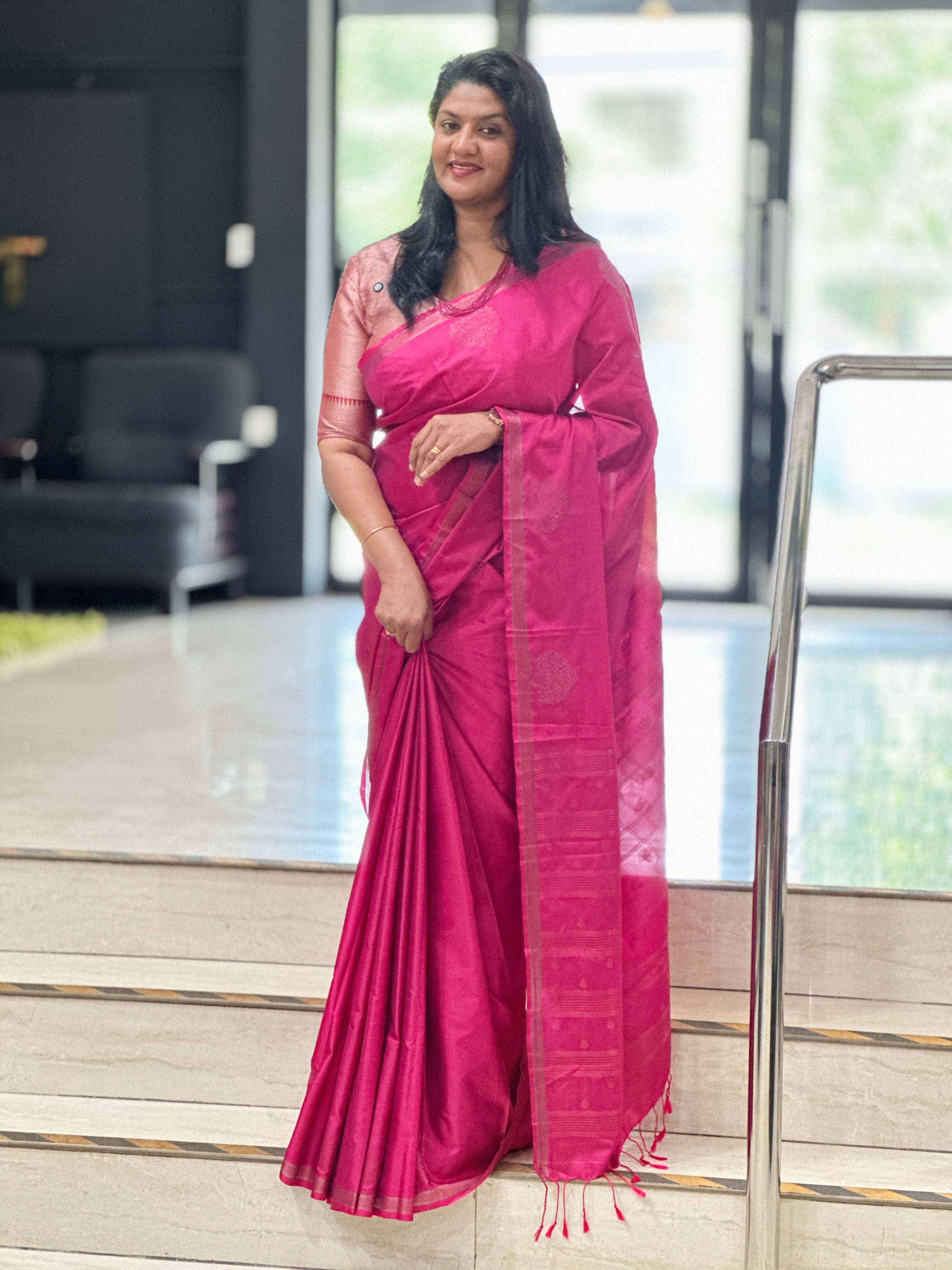 Golden Zari Woven Semi Soft Silk | SEN132