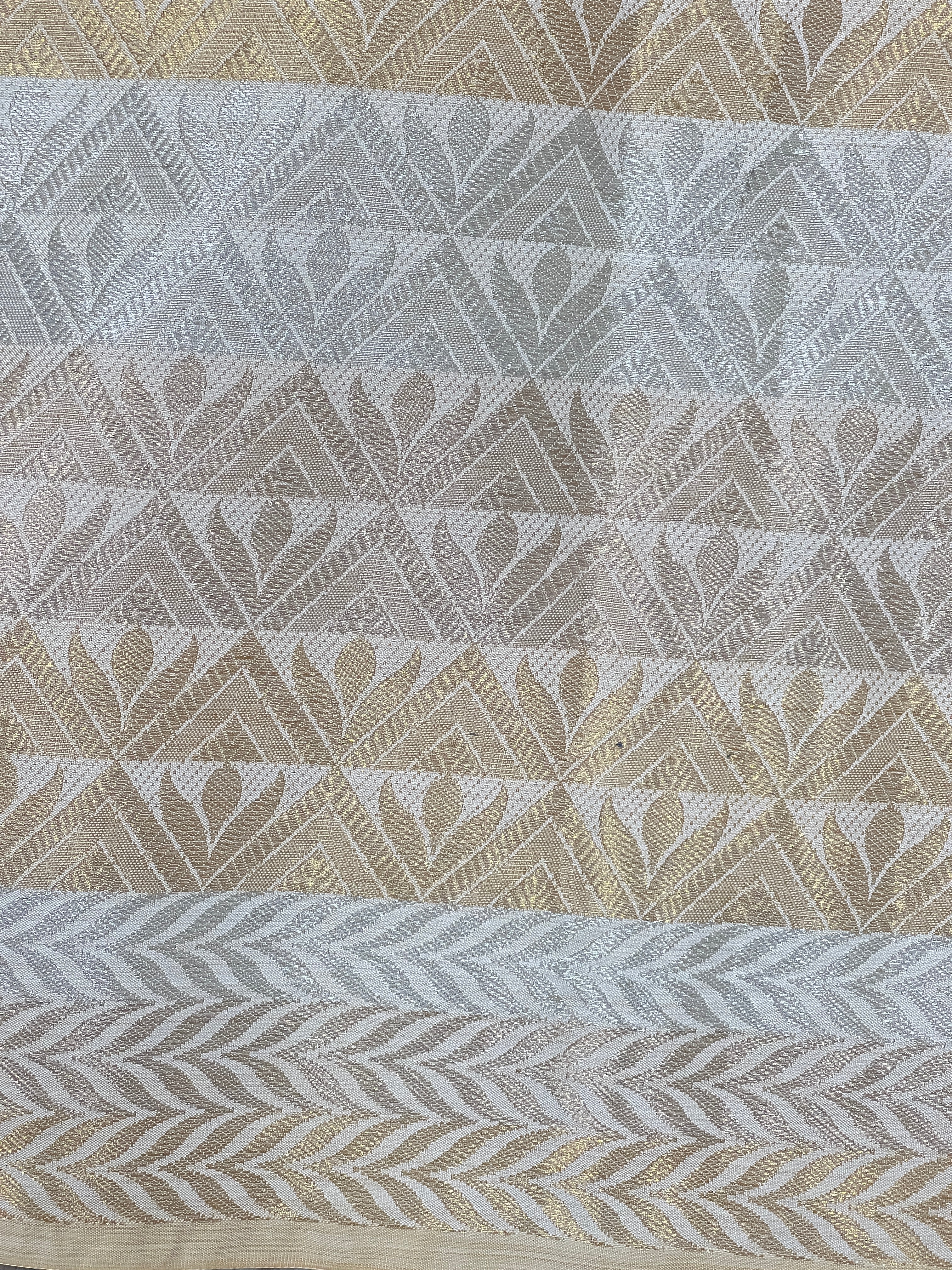 Sliver & Golden Zari Woven Pattern Chanderi Finish Saree | HT464
