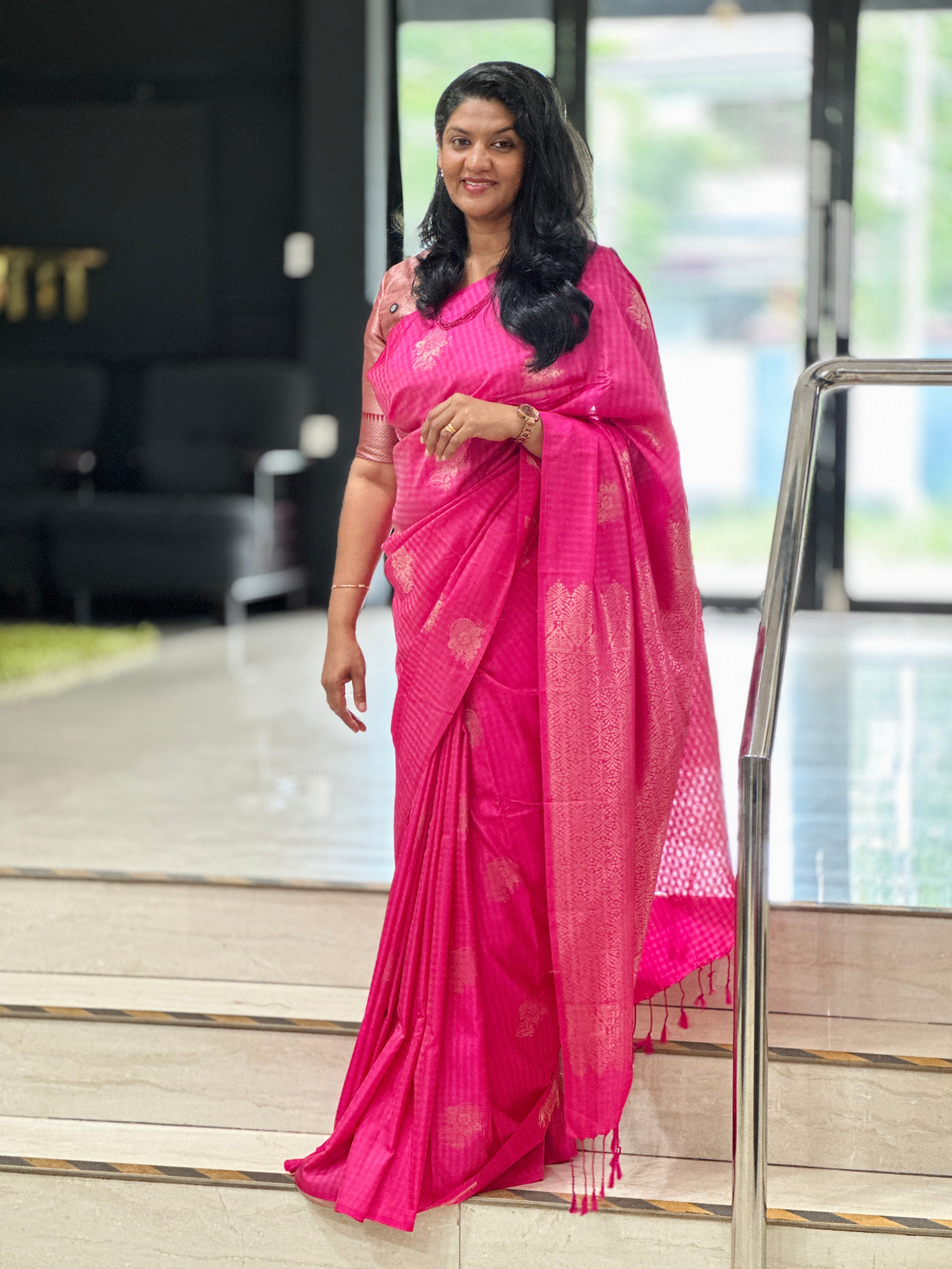 Check Woven Pattern Semi Soft Silk Saree | SEN146