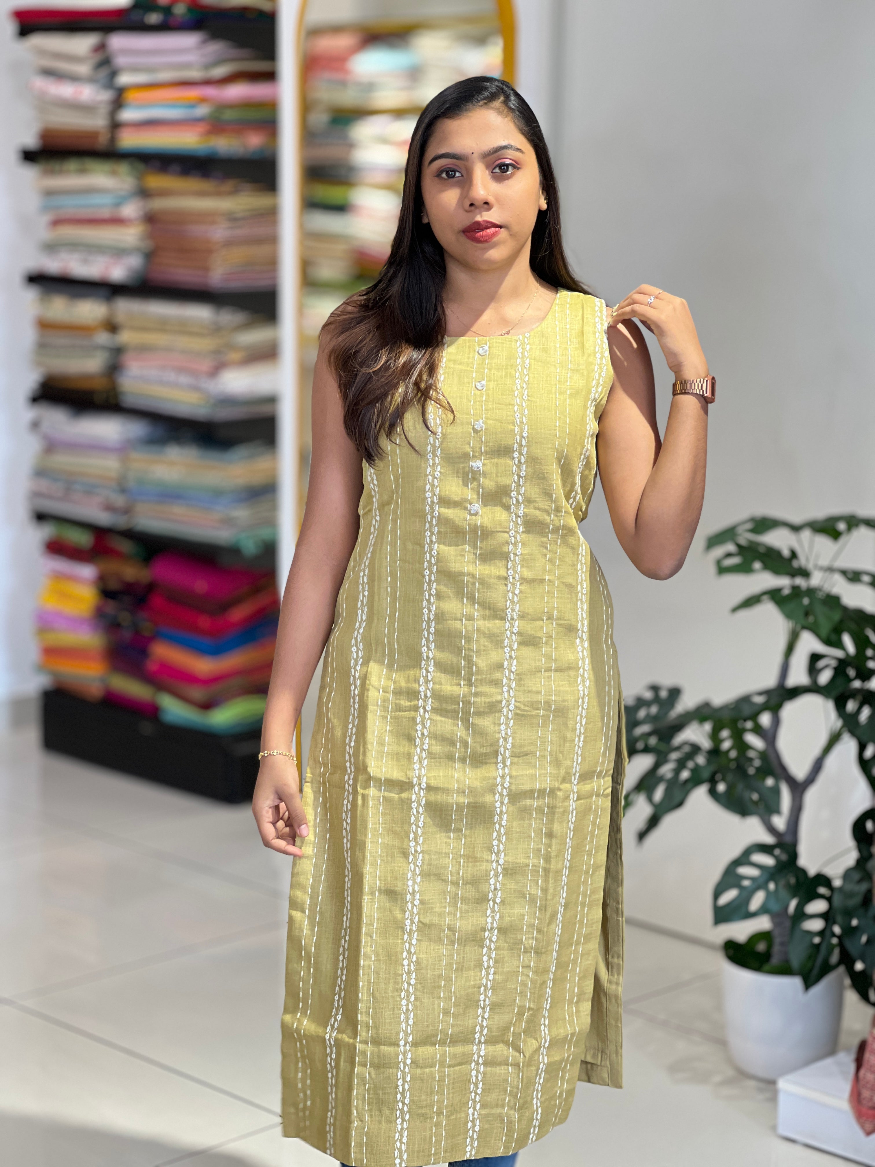 Thread Embroidery With Mirror Detailed Linen Cotton Kurta | NAI179