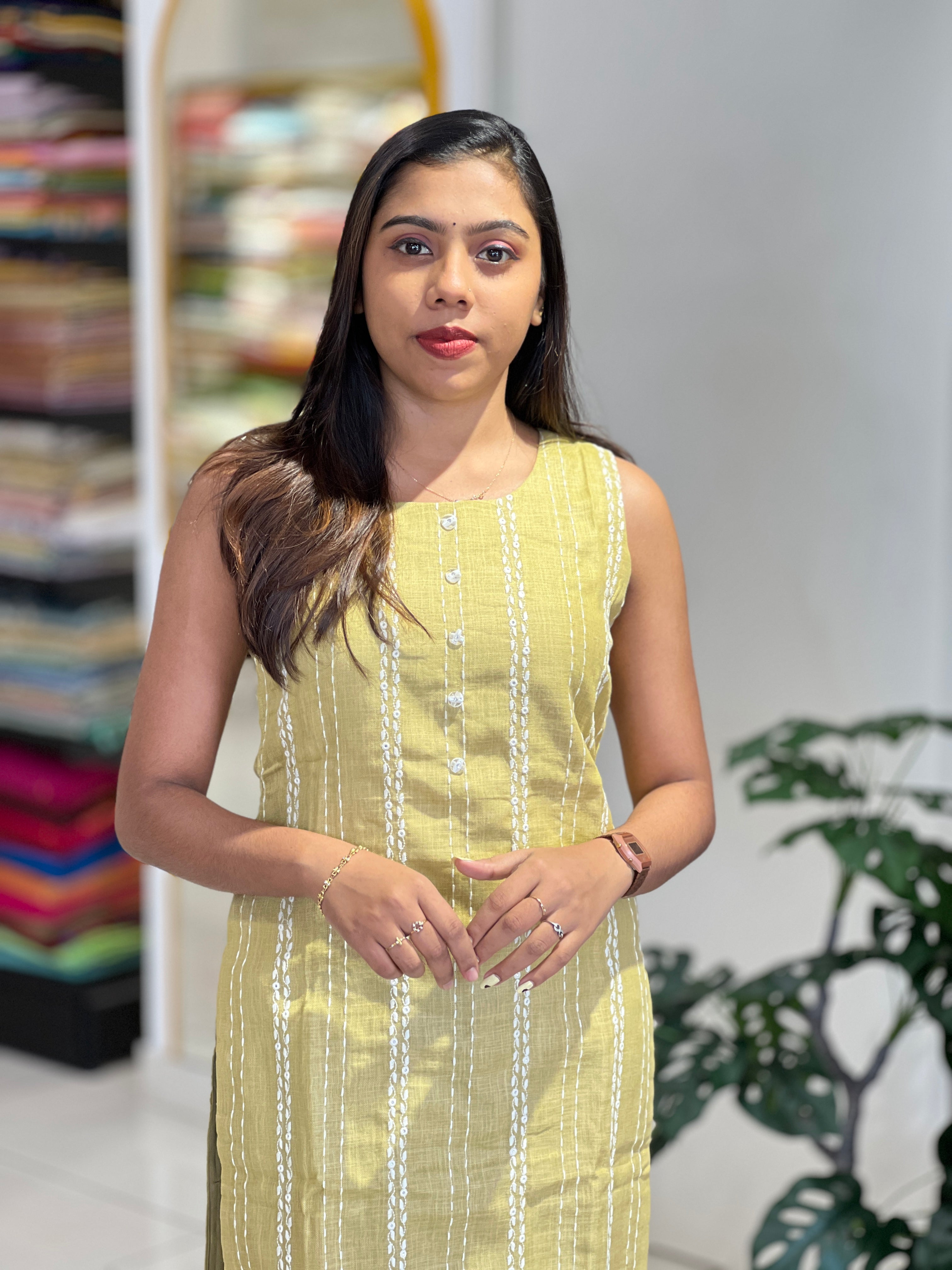 Thread Embroidery With Mirror Detailed Linen Cotton Kurta | NAI179