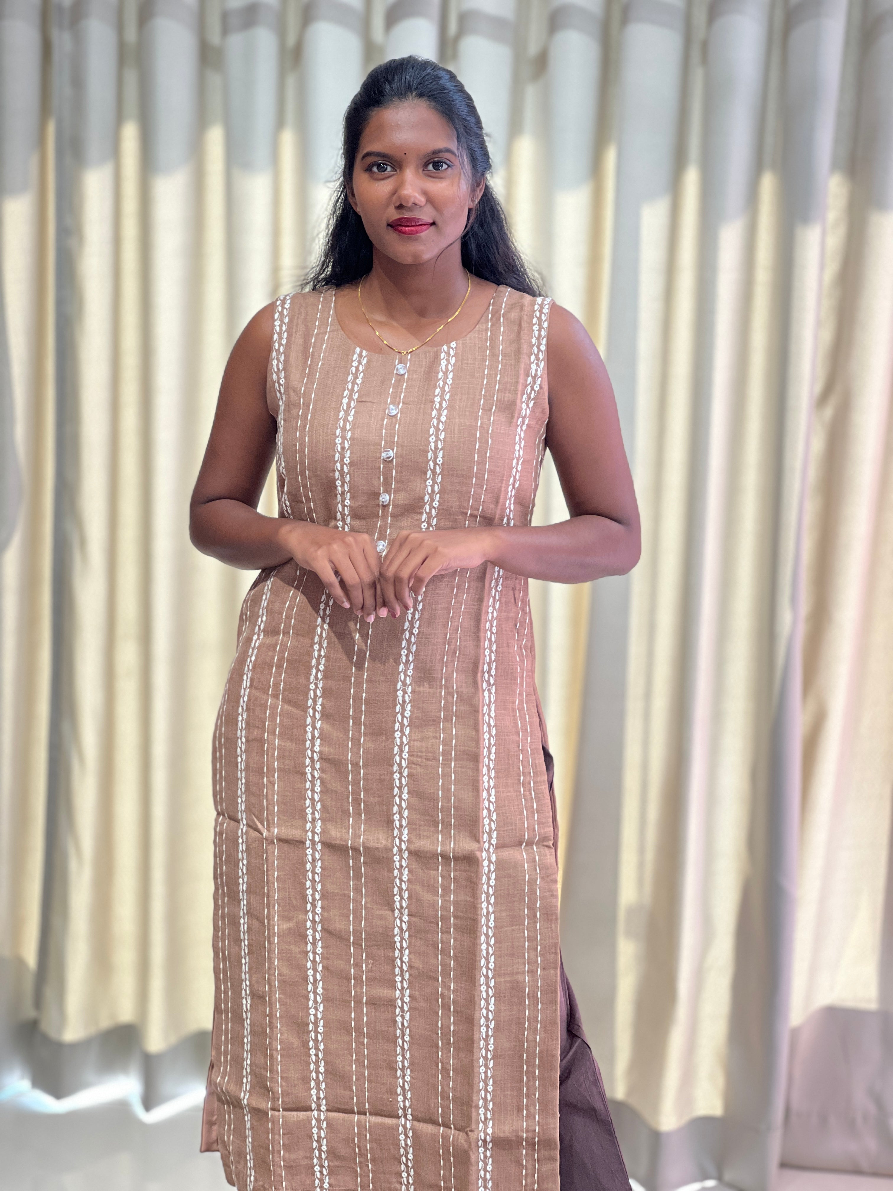 Thread Embroidery With Mirror Detailed Linen Cotton Kurta | NAI178