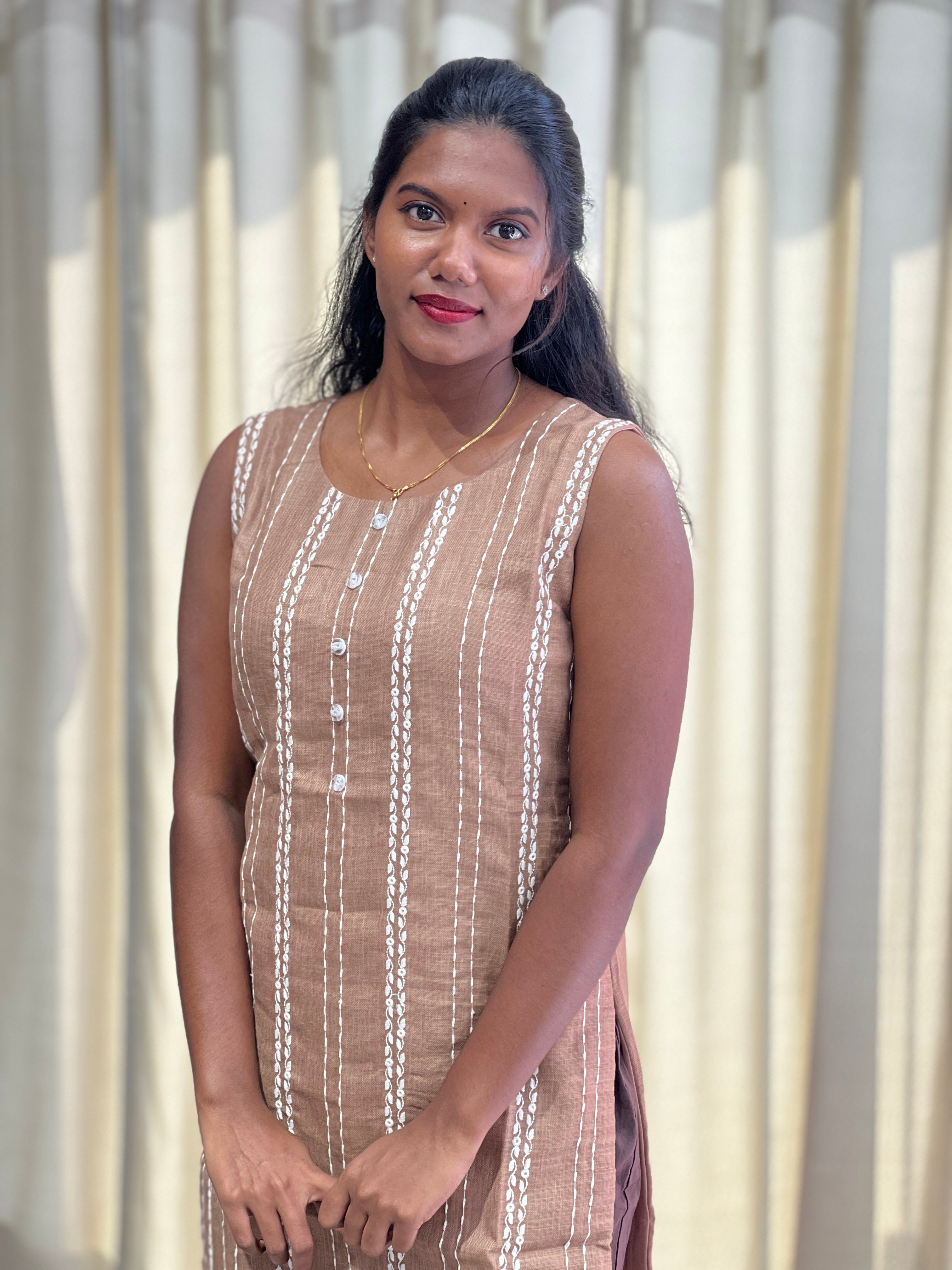 Thread Embroidery With Mirror Detailed Linen Cotton Kurta | NAI178