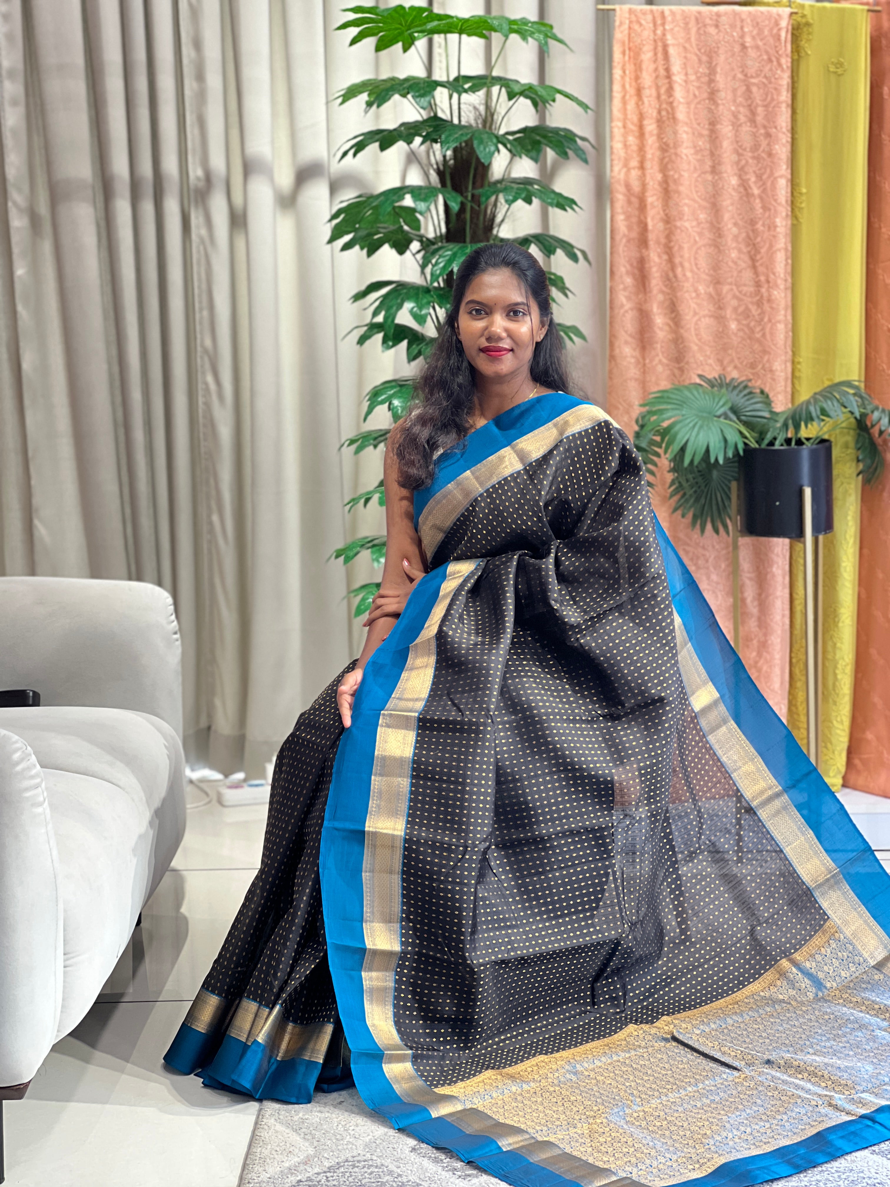Golden Zari Woven Soft Silk Saree | SMT216