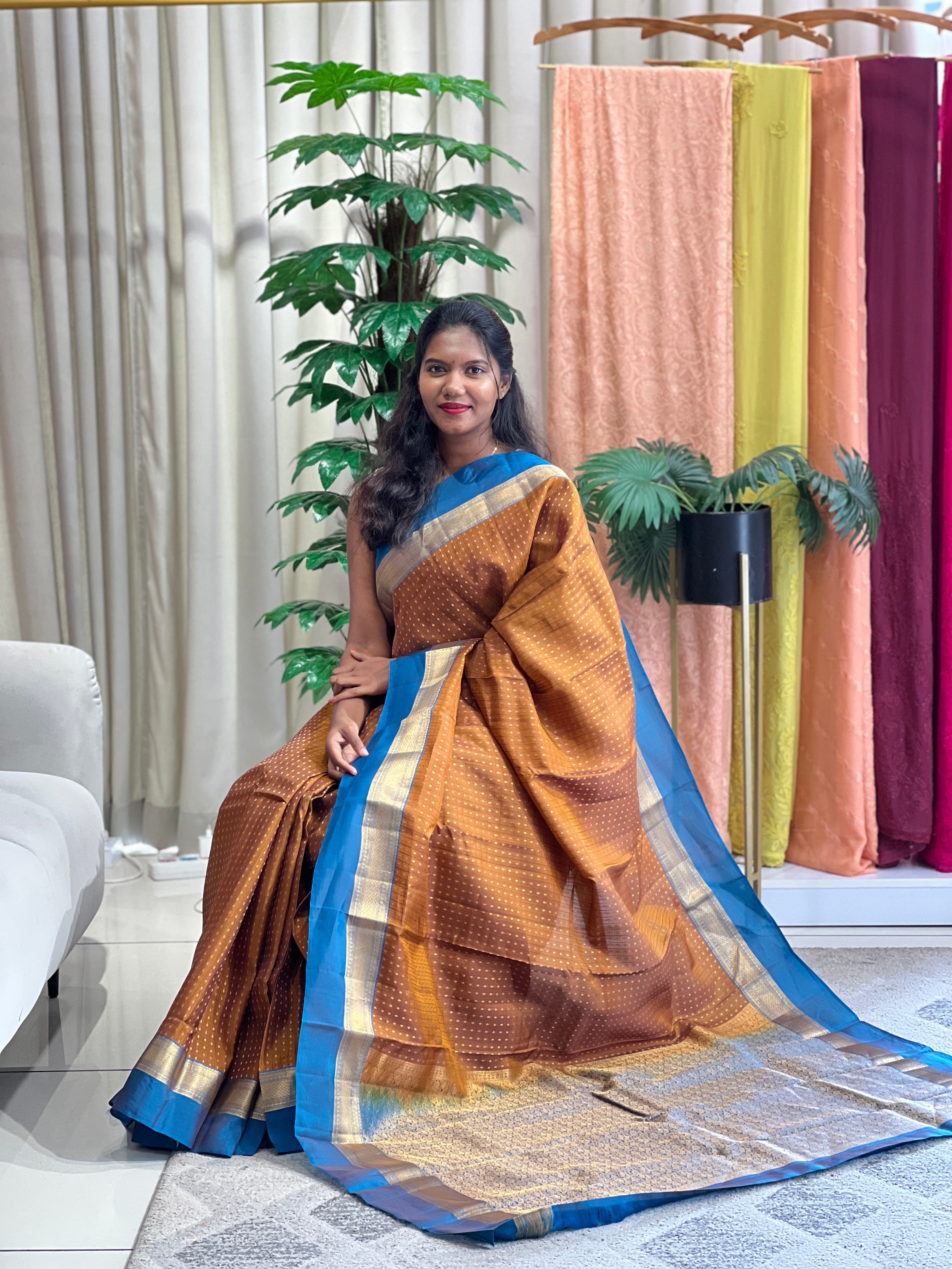 Golden Zari Woven Soft Silk Saree | SMT219