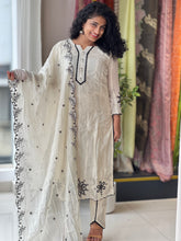 Floral Embroidered Cotton Kurta Set | FW215