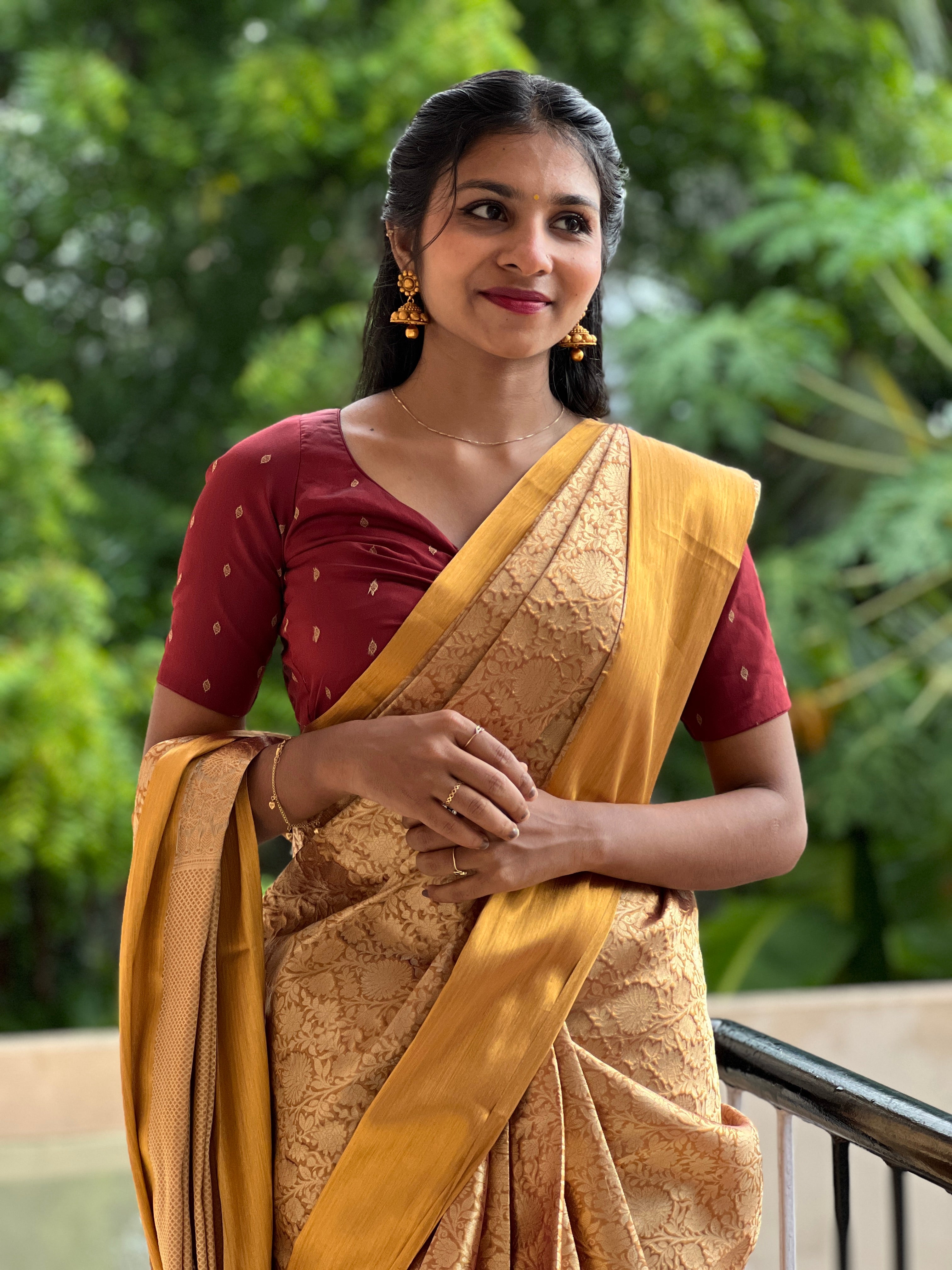 Antique Zari Weaved Banarasi Saree | NN117