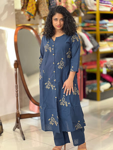 Floral Placement Embroidered Dobby Cotton Kurta | NCF254