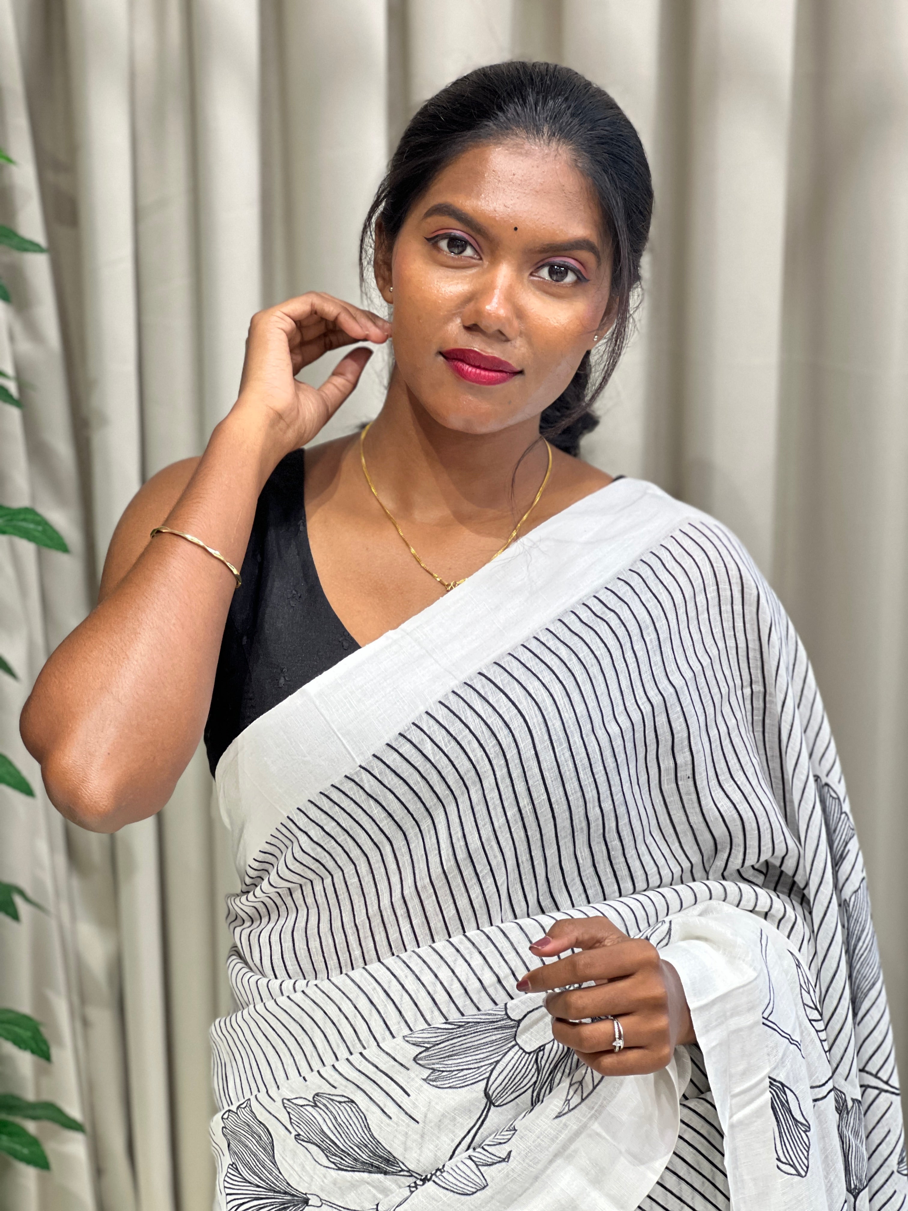 Floral Digital Printed Pure Linen Saree | MR435