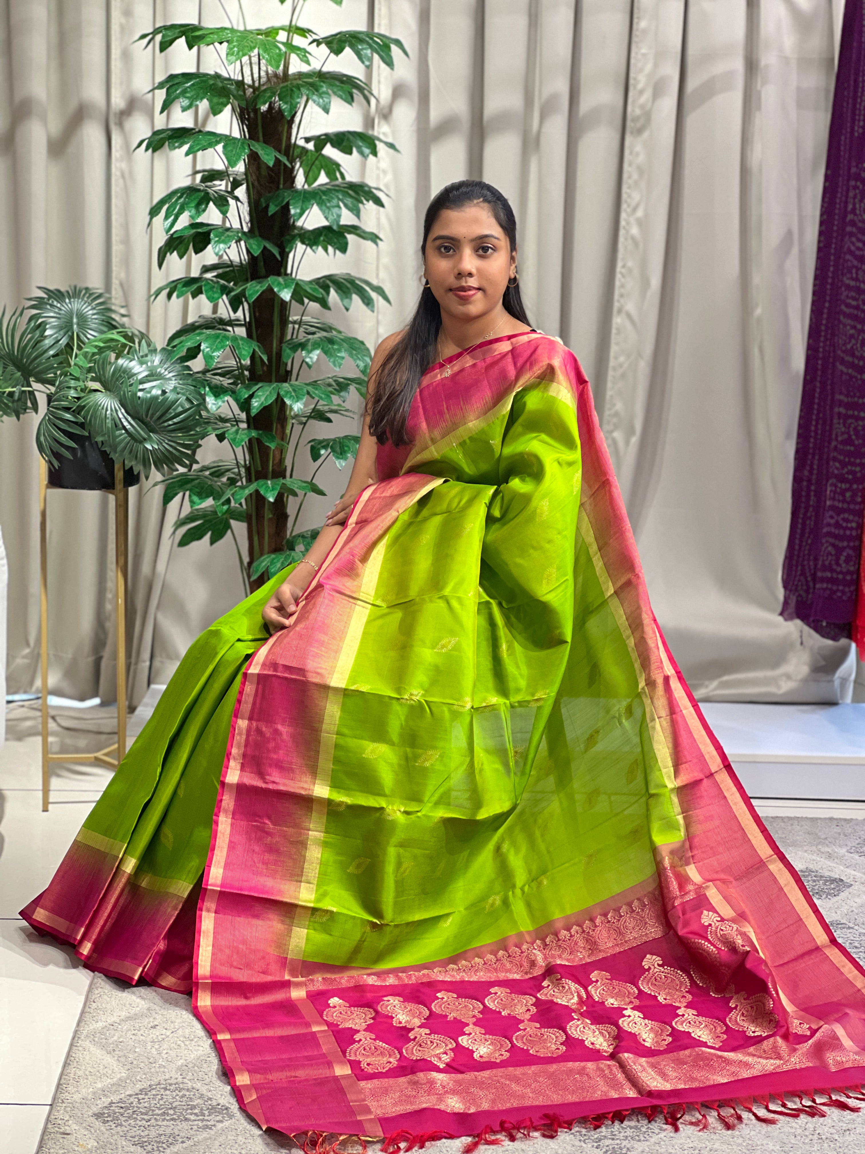 Graceful Leaf Pattern Woven Soft Silk Saree | SMT160
