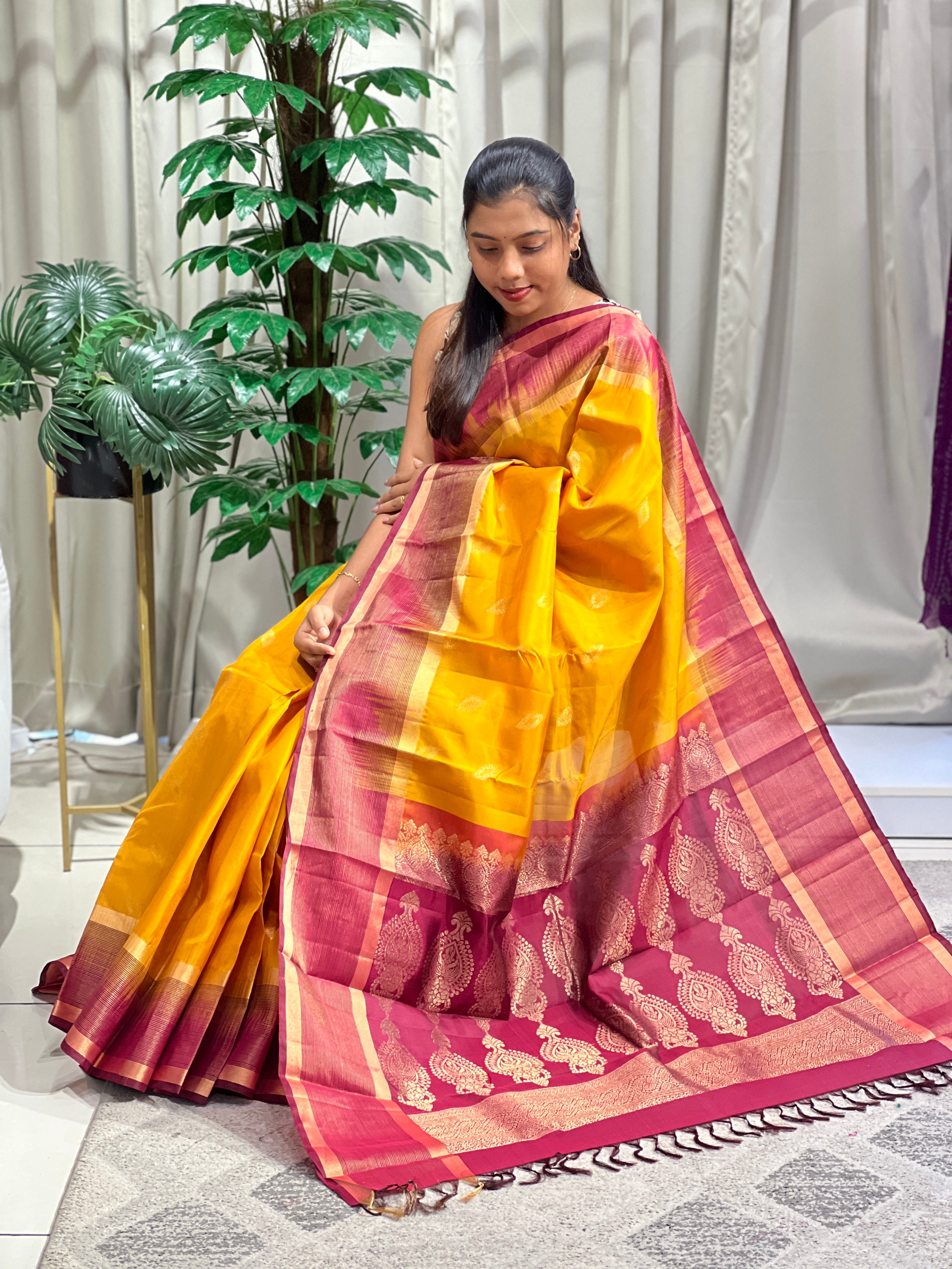 Graceful Leaf Pattern Woven Soft Silk Saree | SMT159