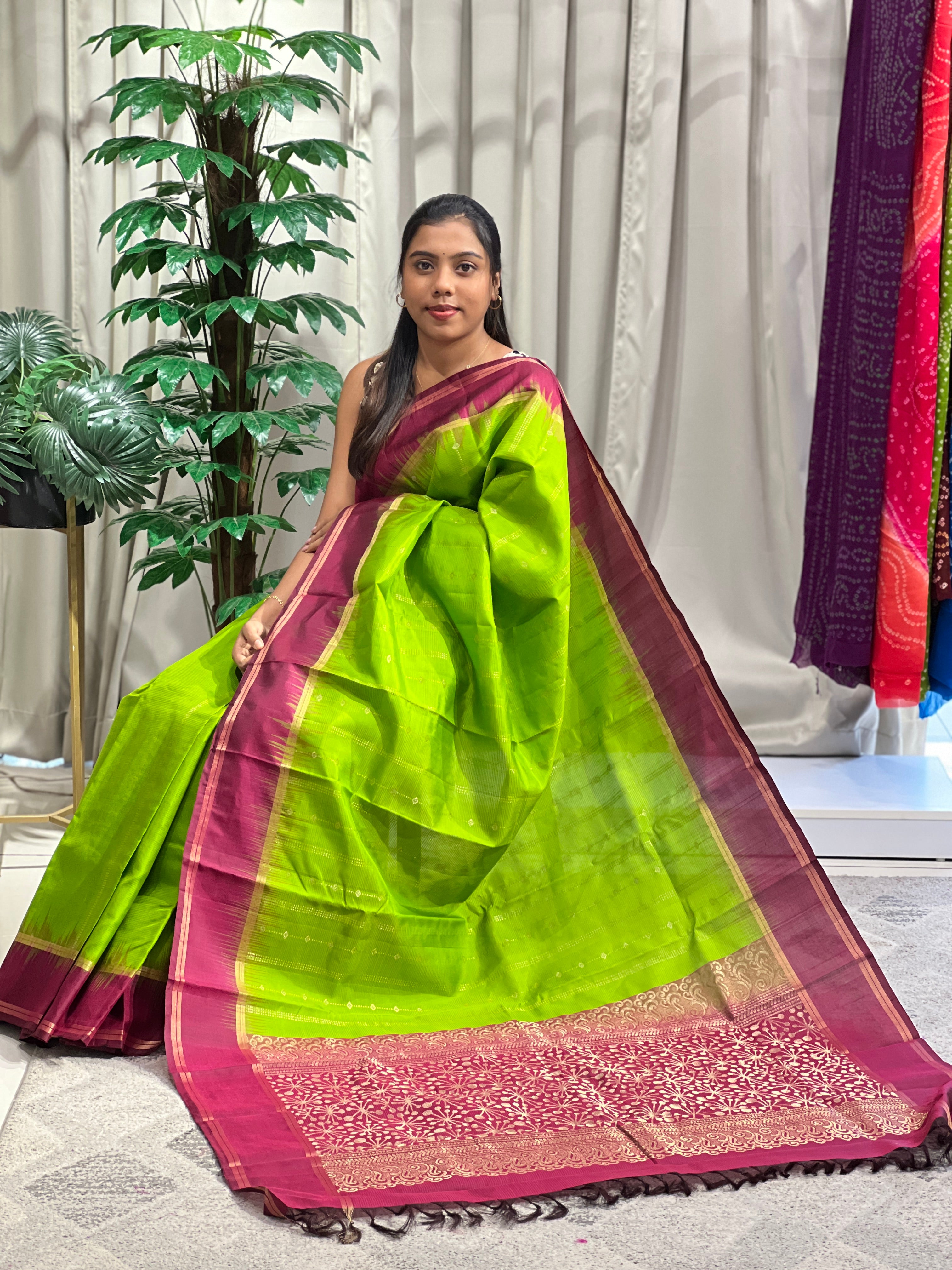 Golden Zari Woven Pattern Soft Silk Saree | SMT186