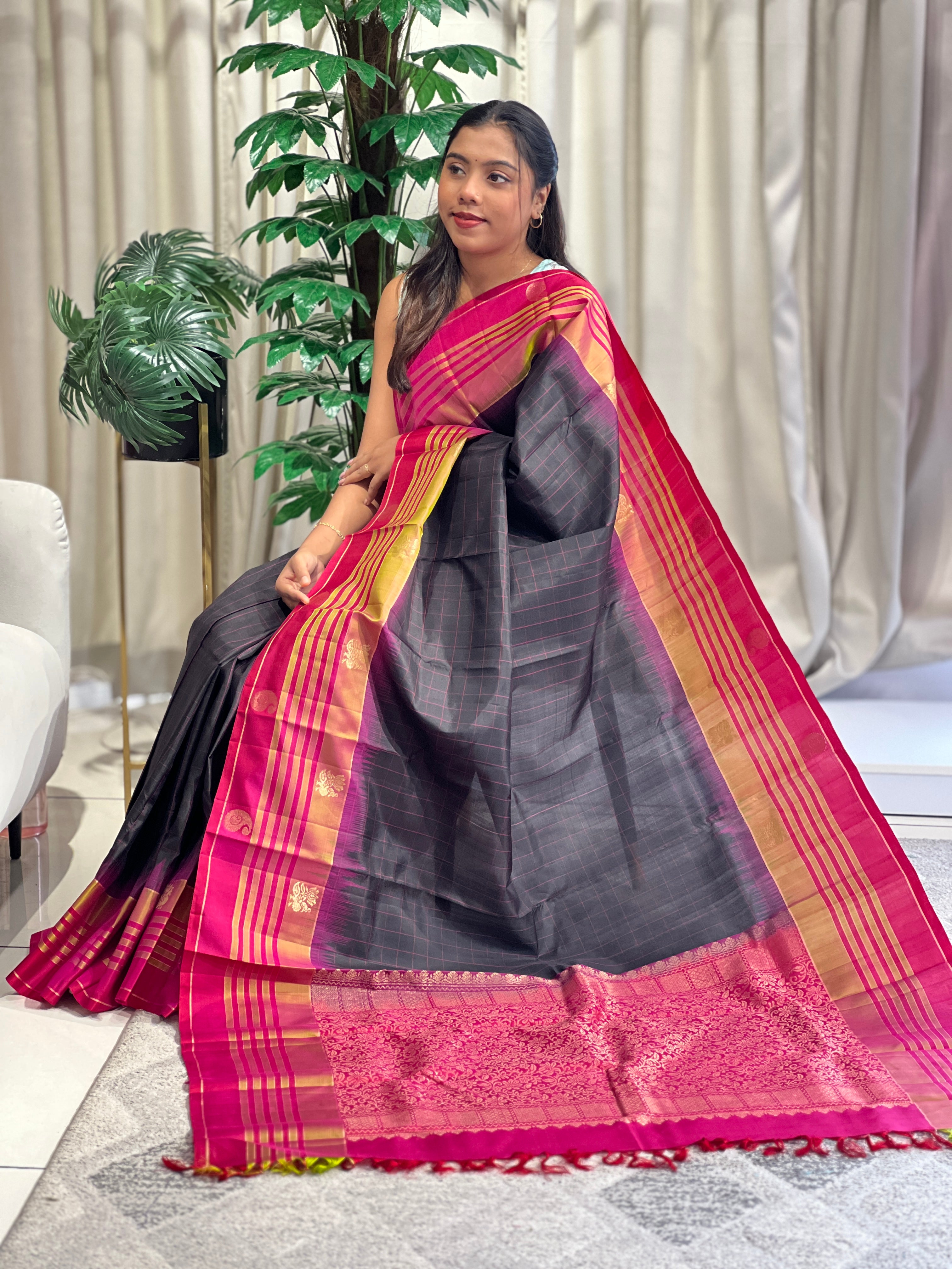 Hand Loom Check Woven Pattern Soft Silk Saree | SMT156