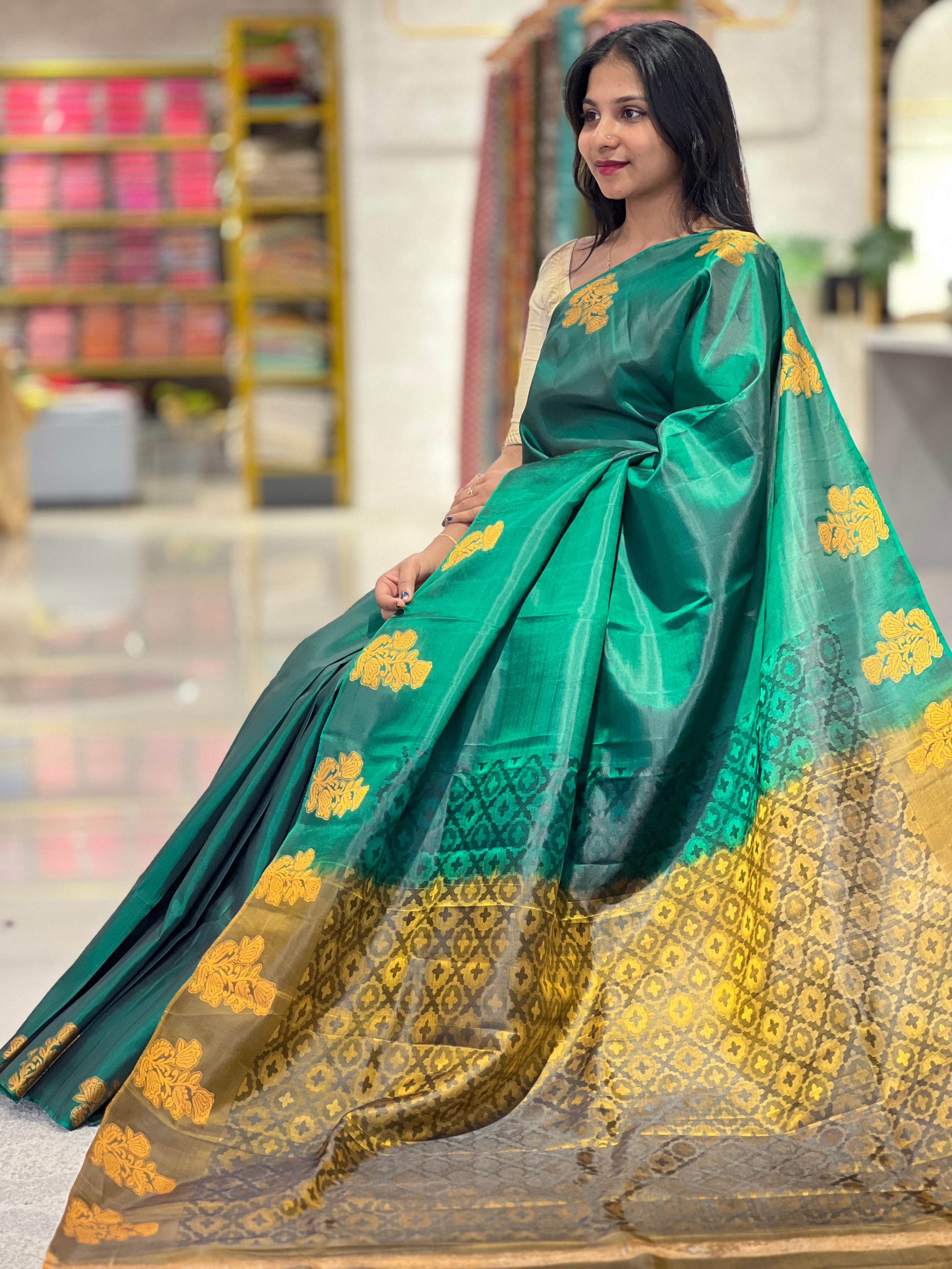 Thread Weaving Pattern Soft Silk Saree |  SRI127
