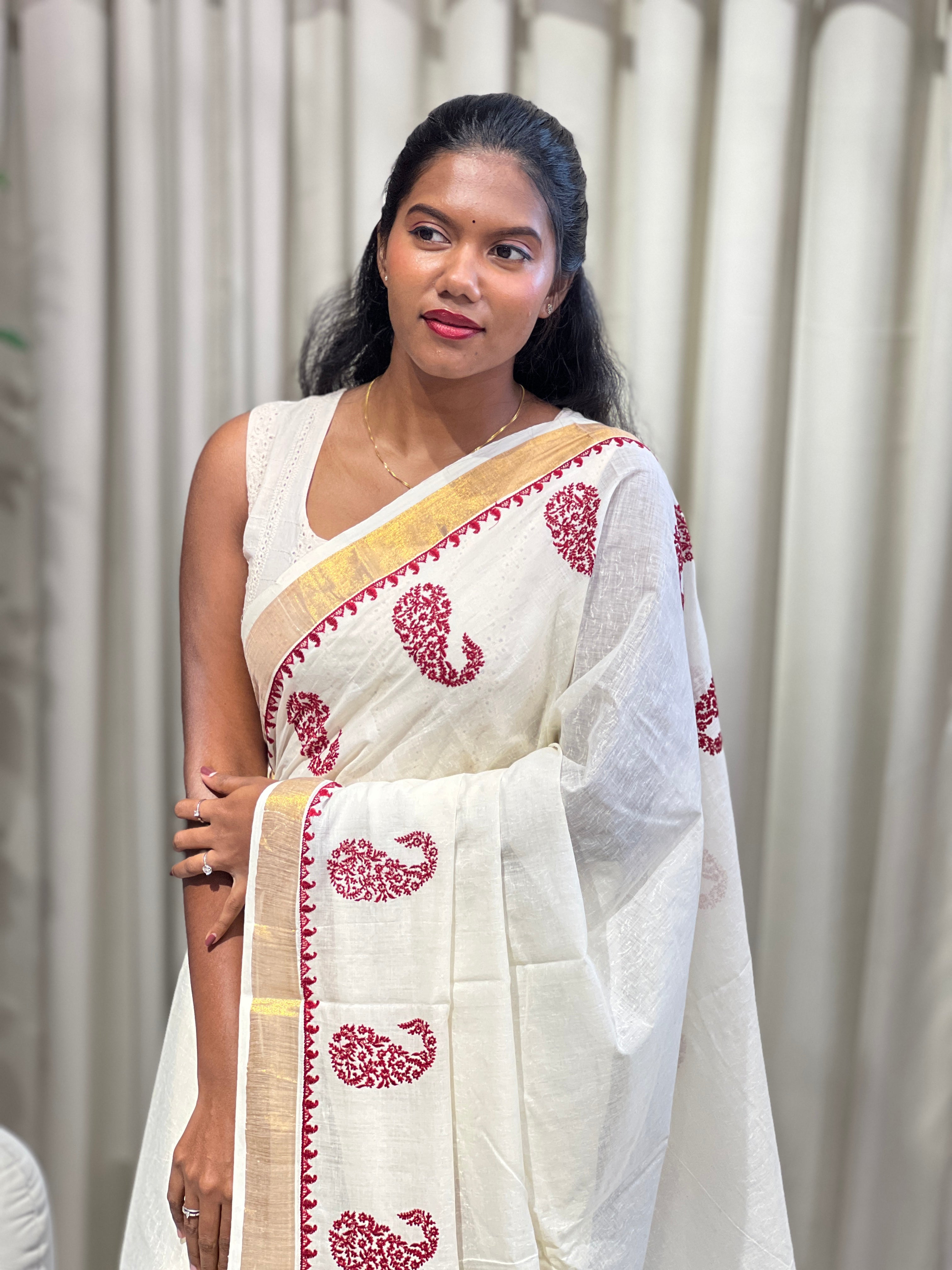 Paisley Embroidery Patterned Kerala Cotton Saree | JSC285