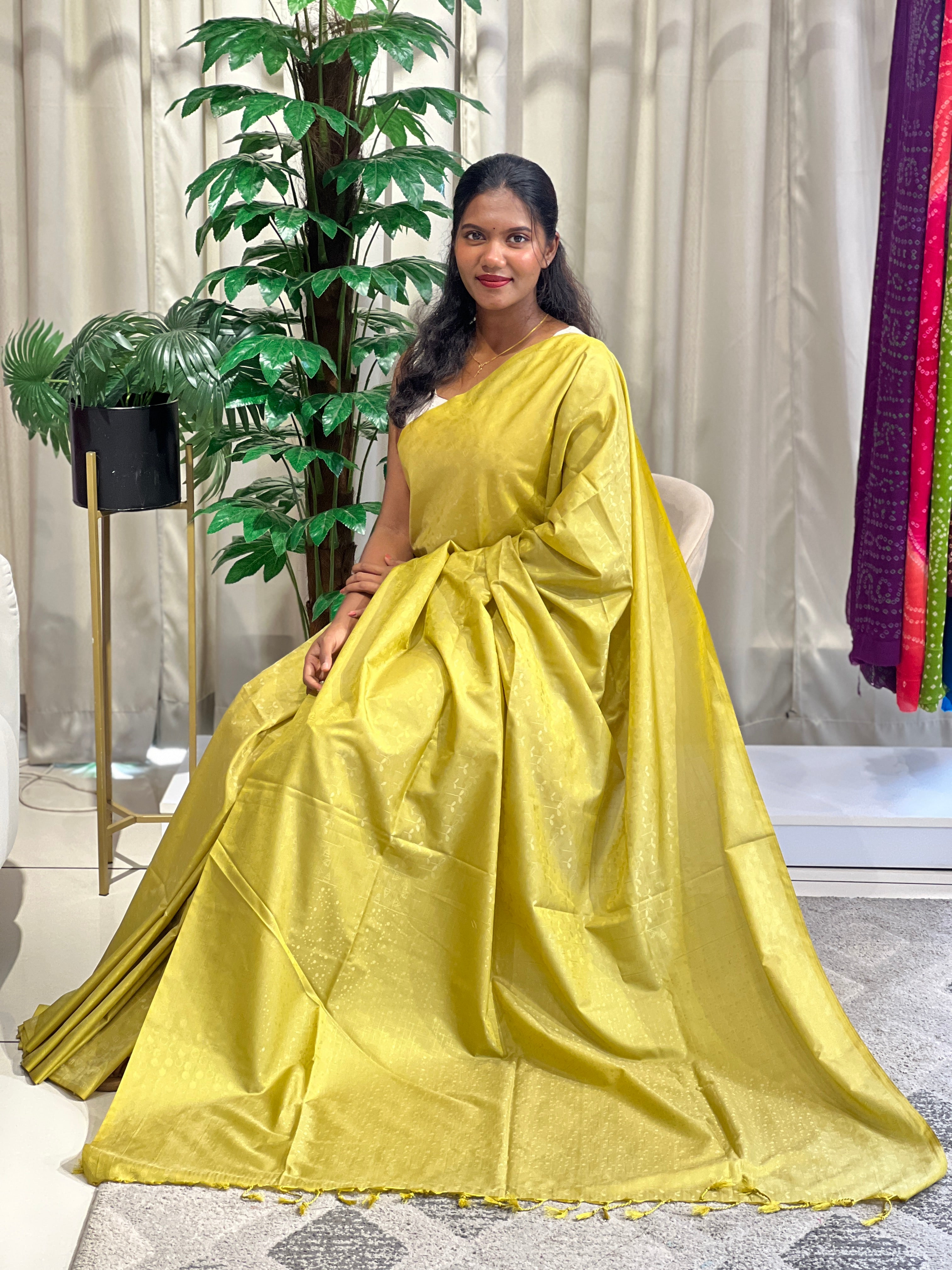 Embossed Weaved Pattern Semi Soft Silk Saree | RTD126