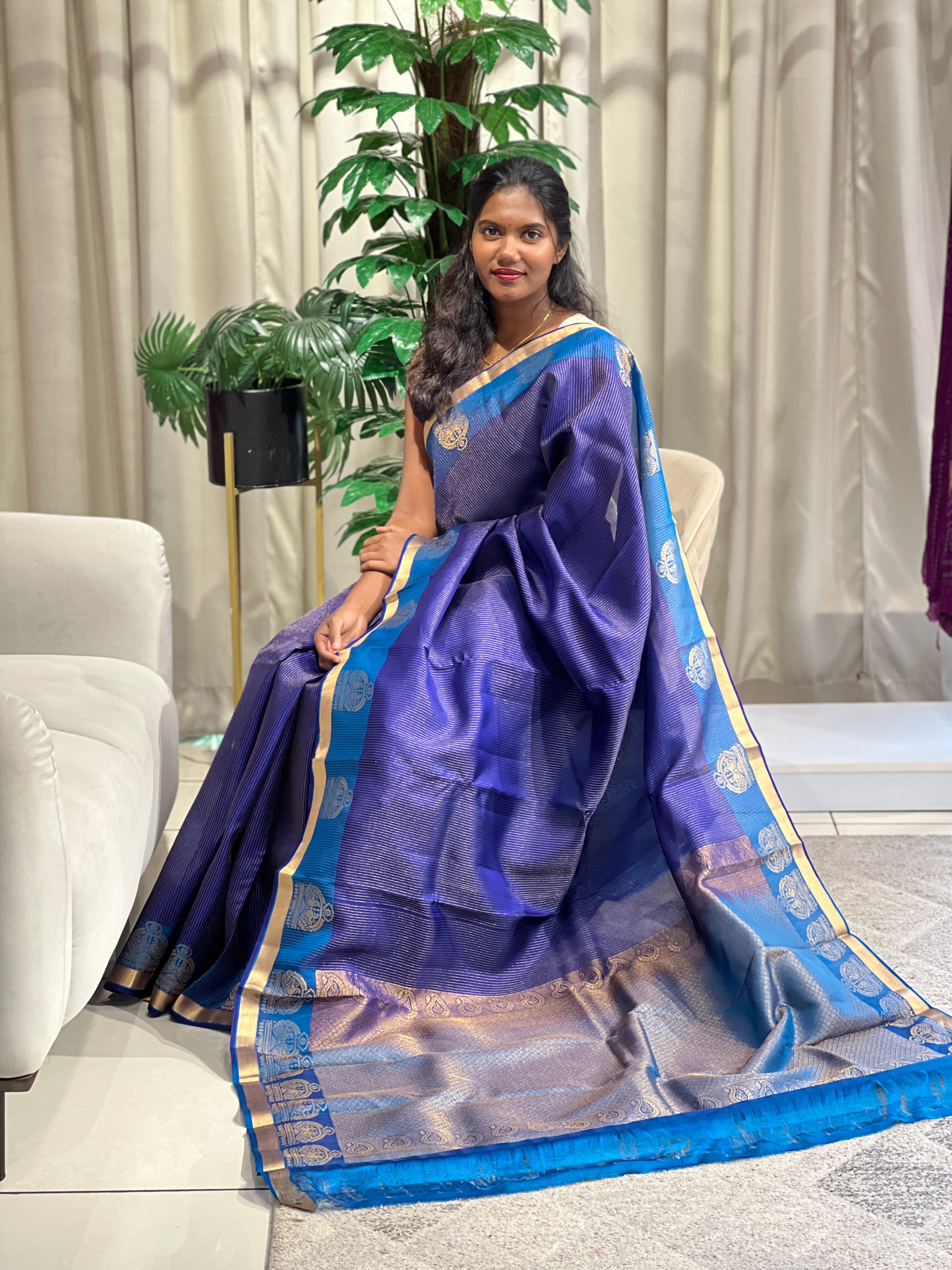 Traditional Line Woven Pattern Soft Silk Saree | SMT220